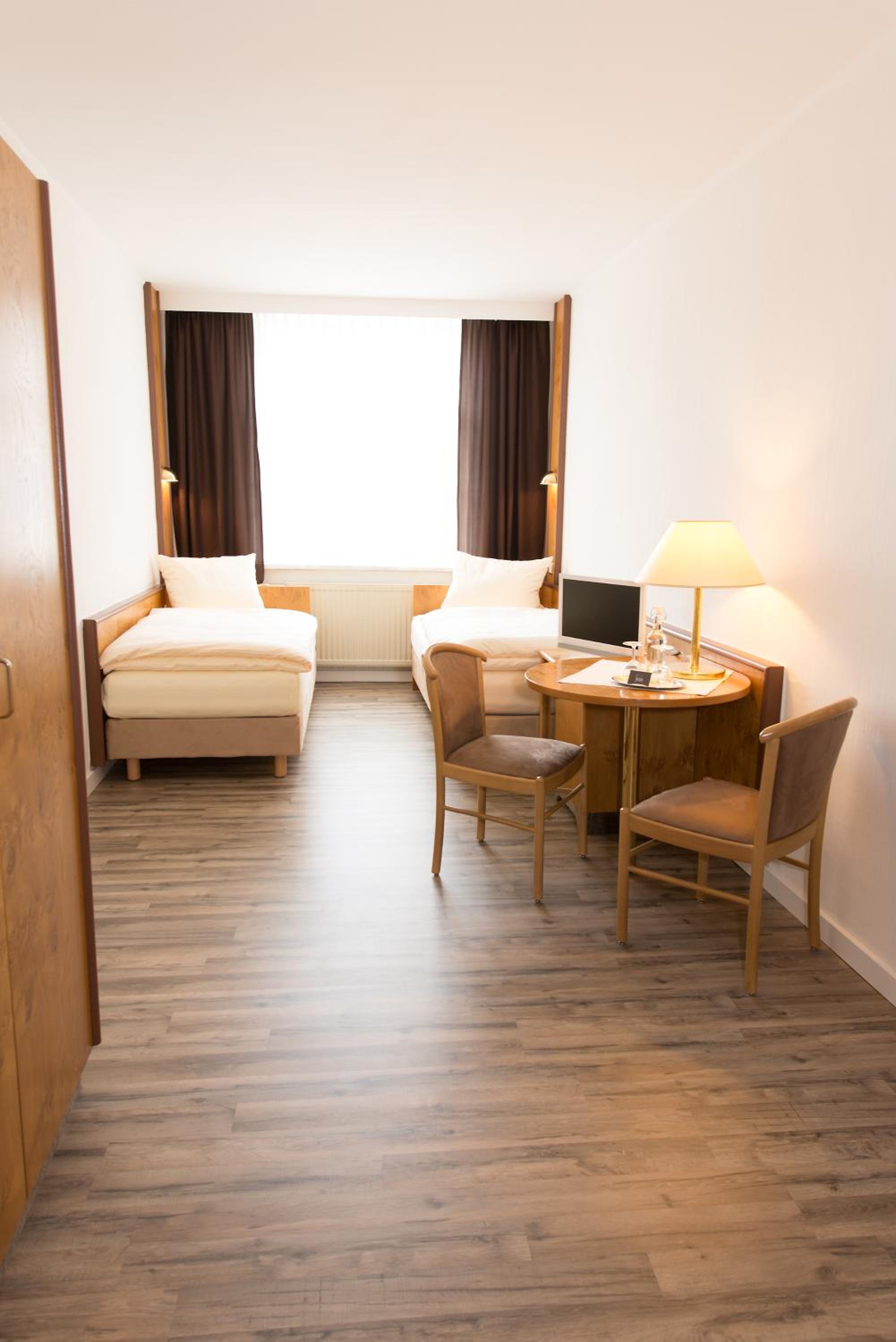Twin Room with Bathroom photo 1