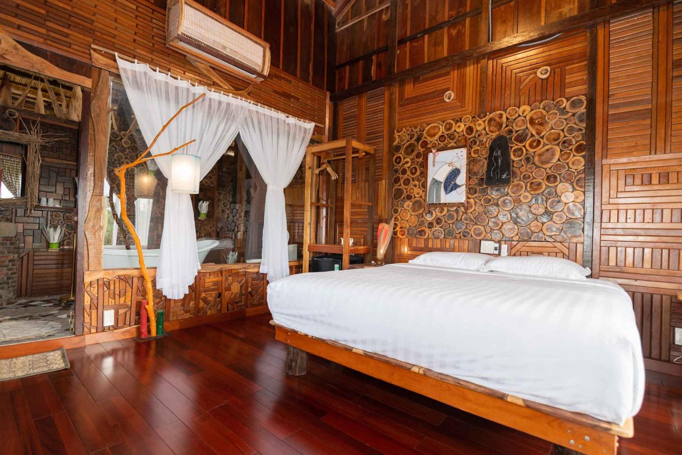 Double Room with Lake View - Photo 1