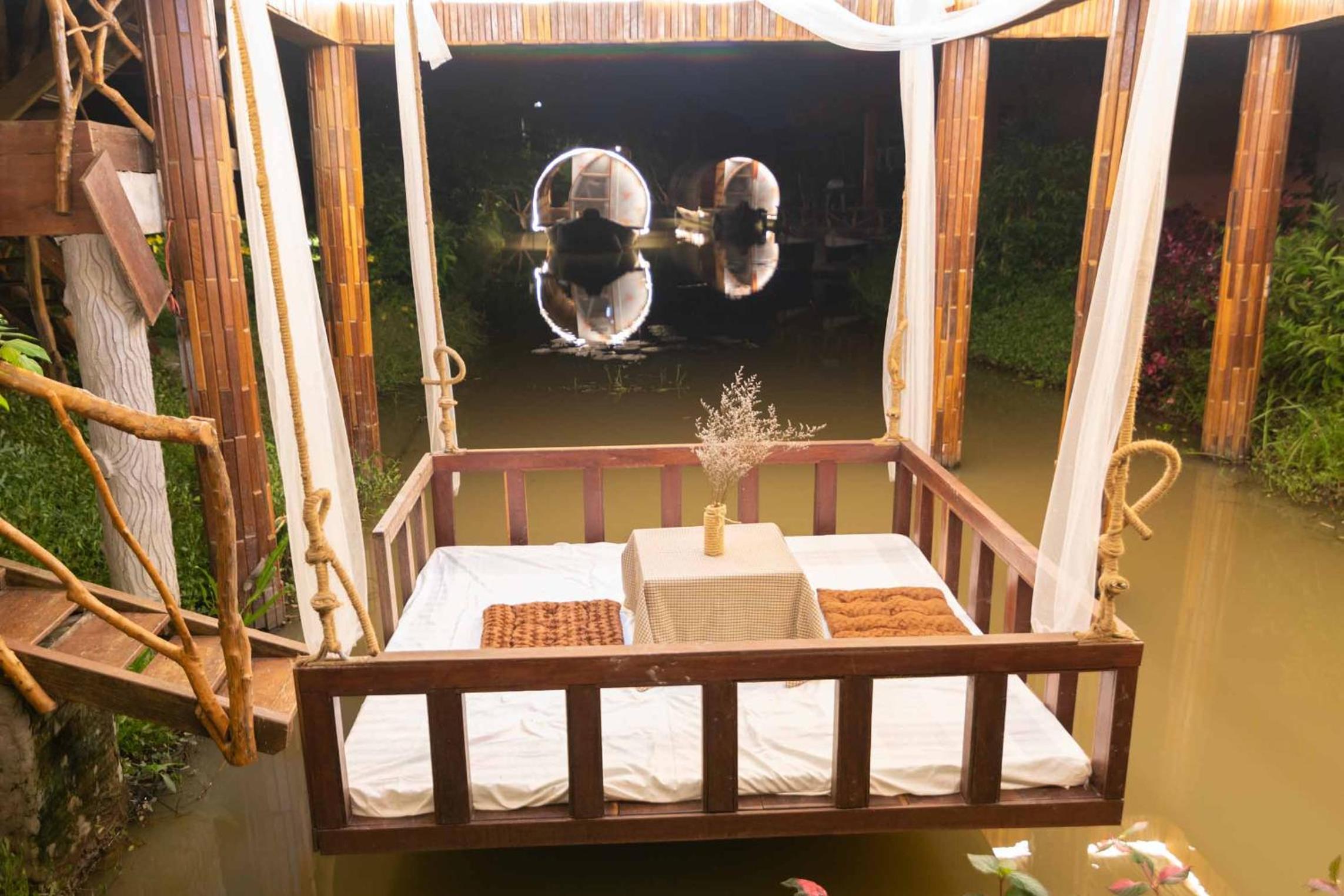 Double Room with Lake View - Photo 13