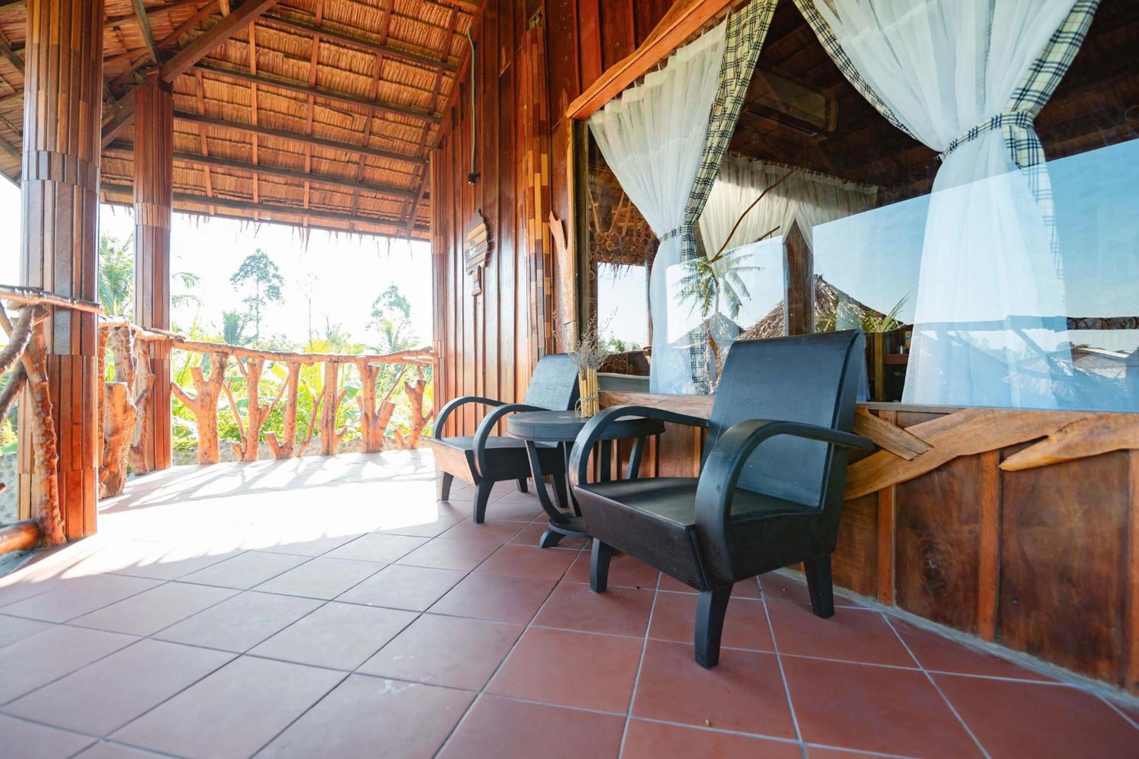 Double Room with Lake View - Photo 11