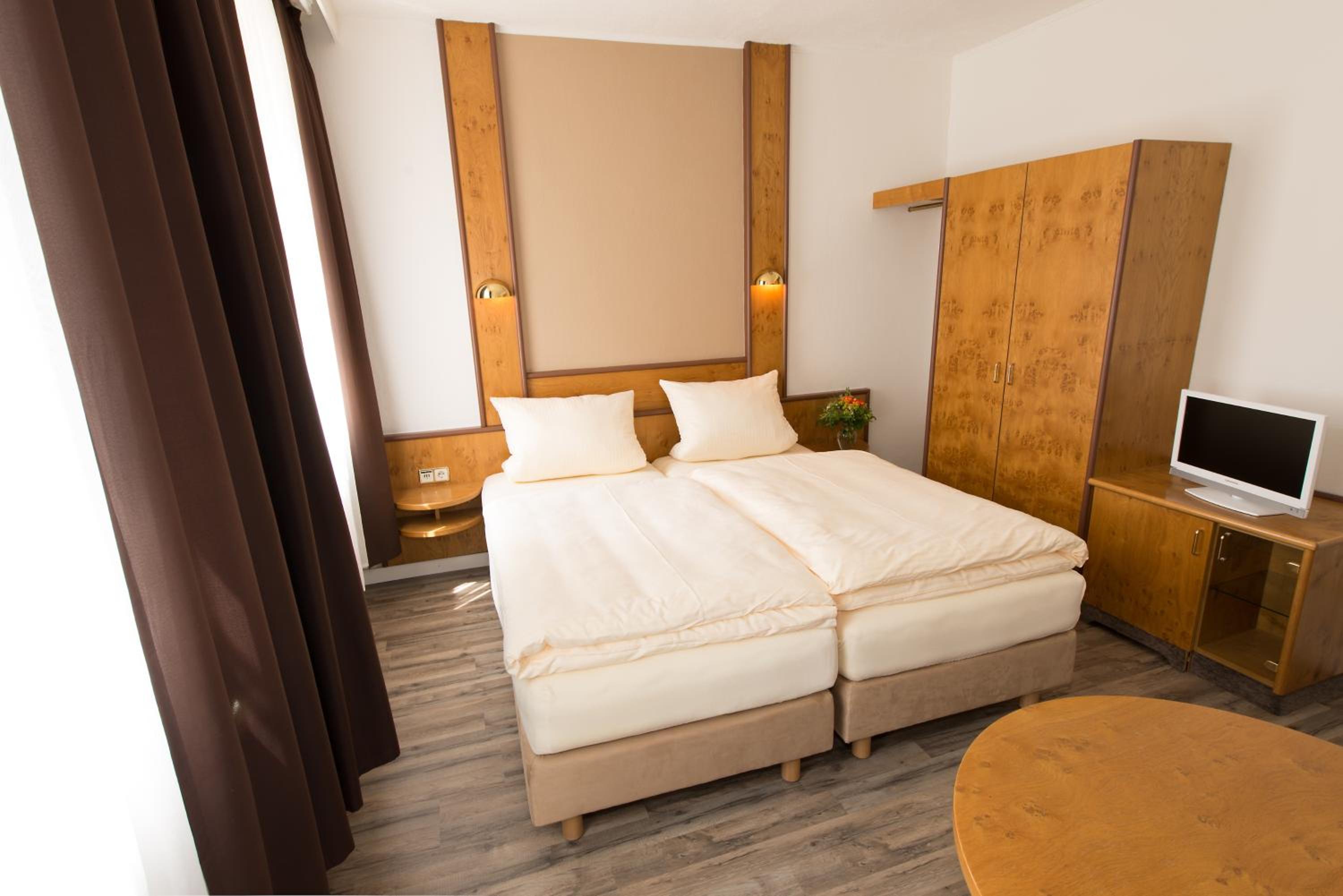 Double Room - Photo 10