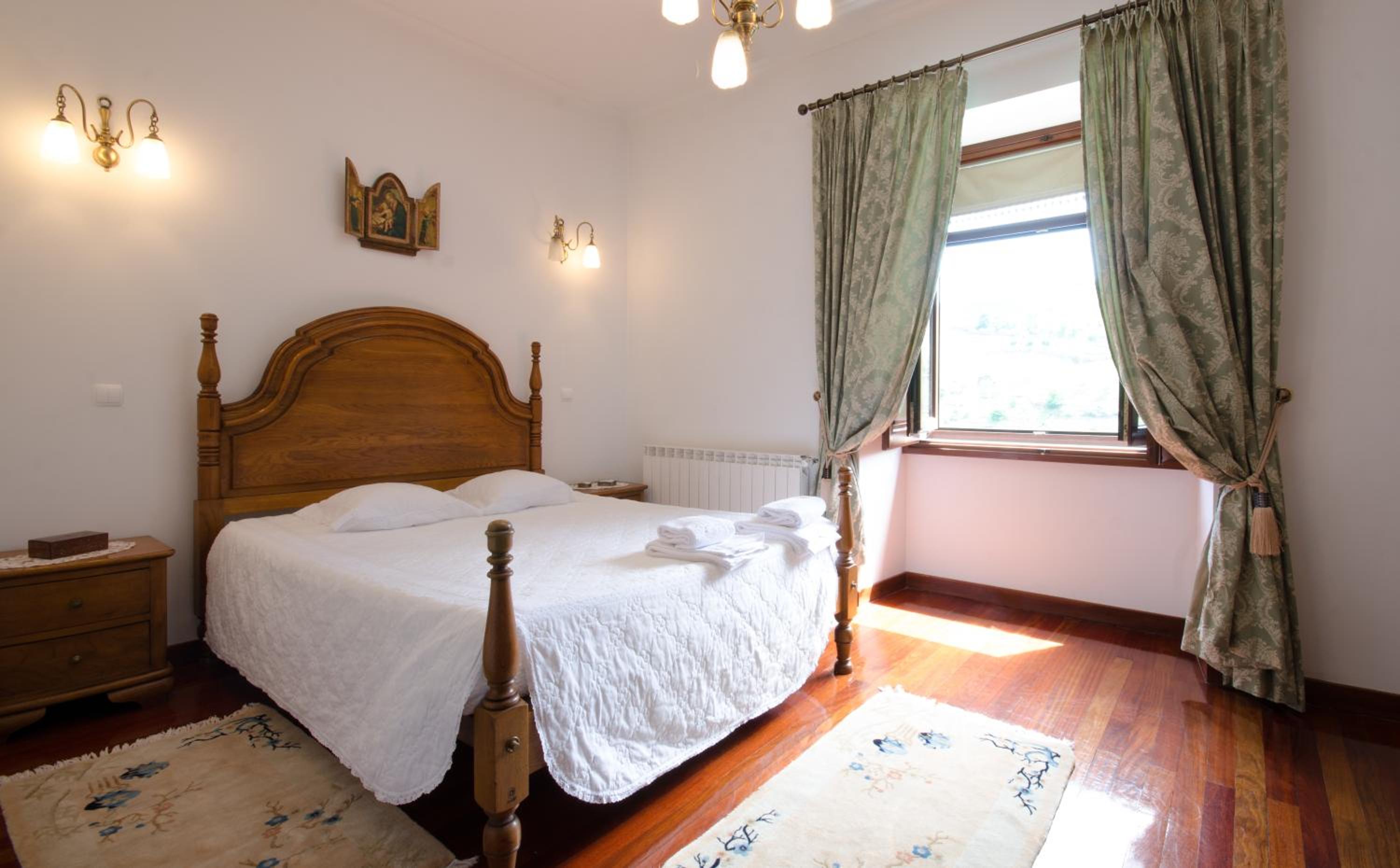 Seven-Bedroom House photo 2