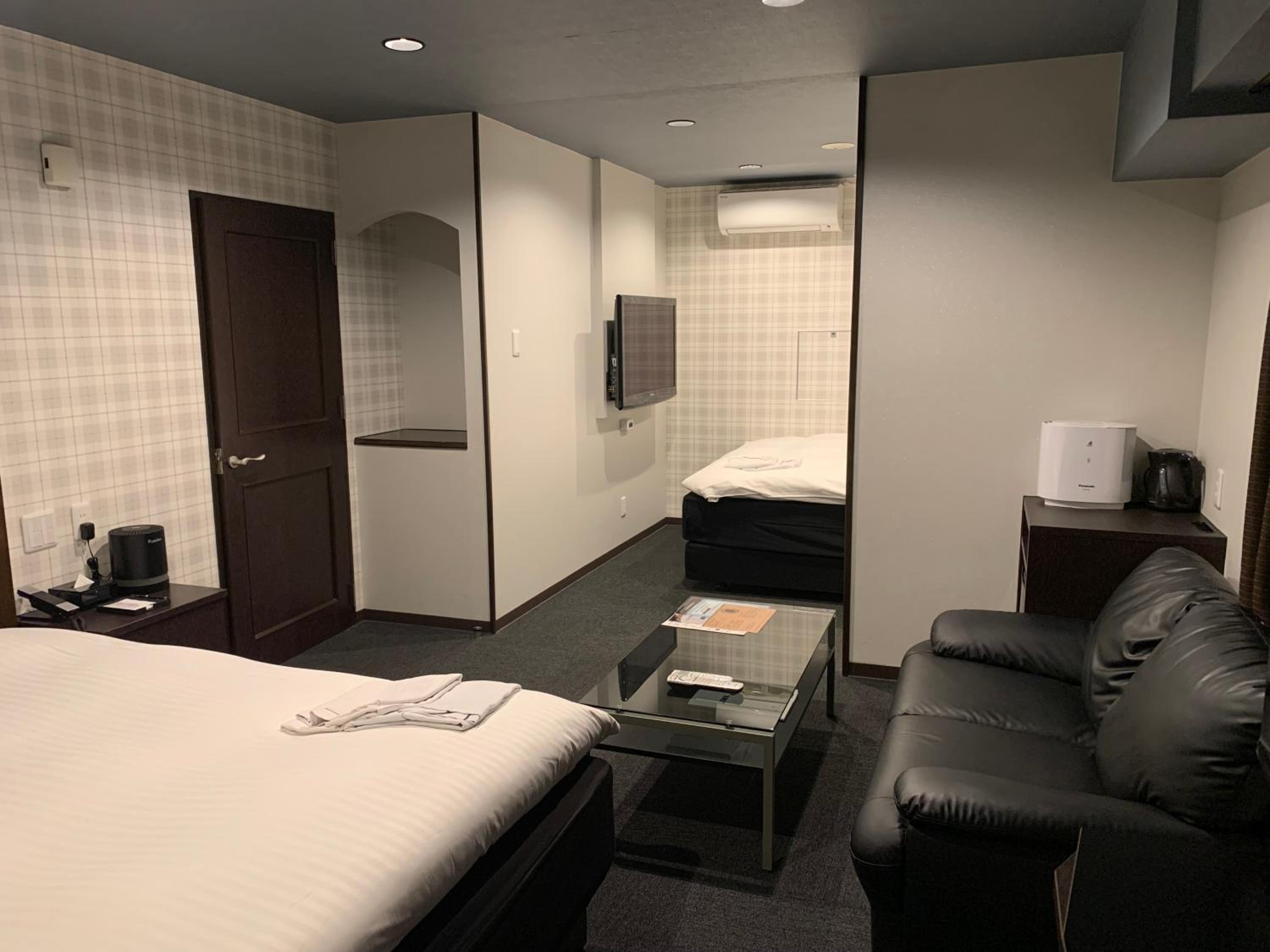 Deluxe Double Room with Two Double Beds - Non-Smoking - Photo 8