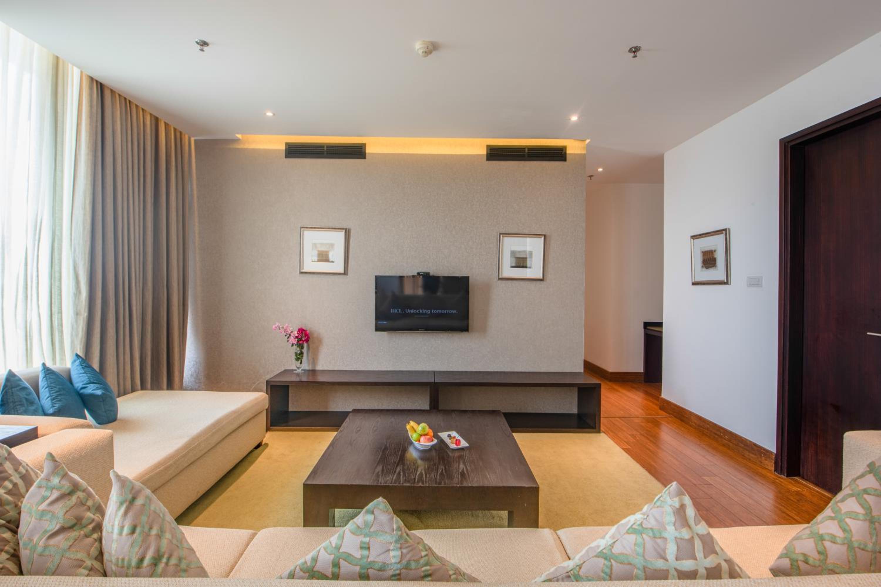 Vivanta Suite Including Both Way Airport Transfers - Photo 13
