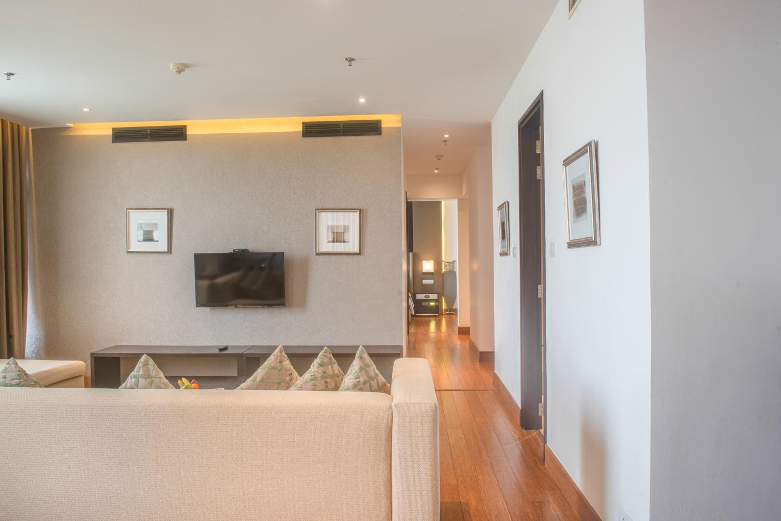 Vivanta Suite Including Both Way Airport Transfers - Photo 14
