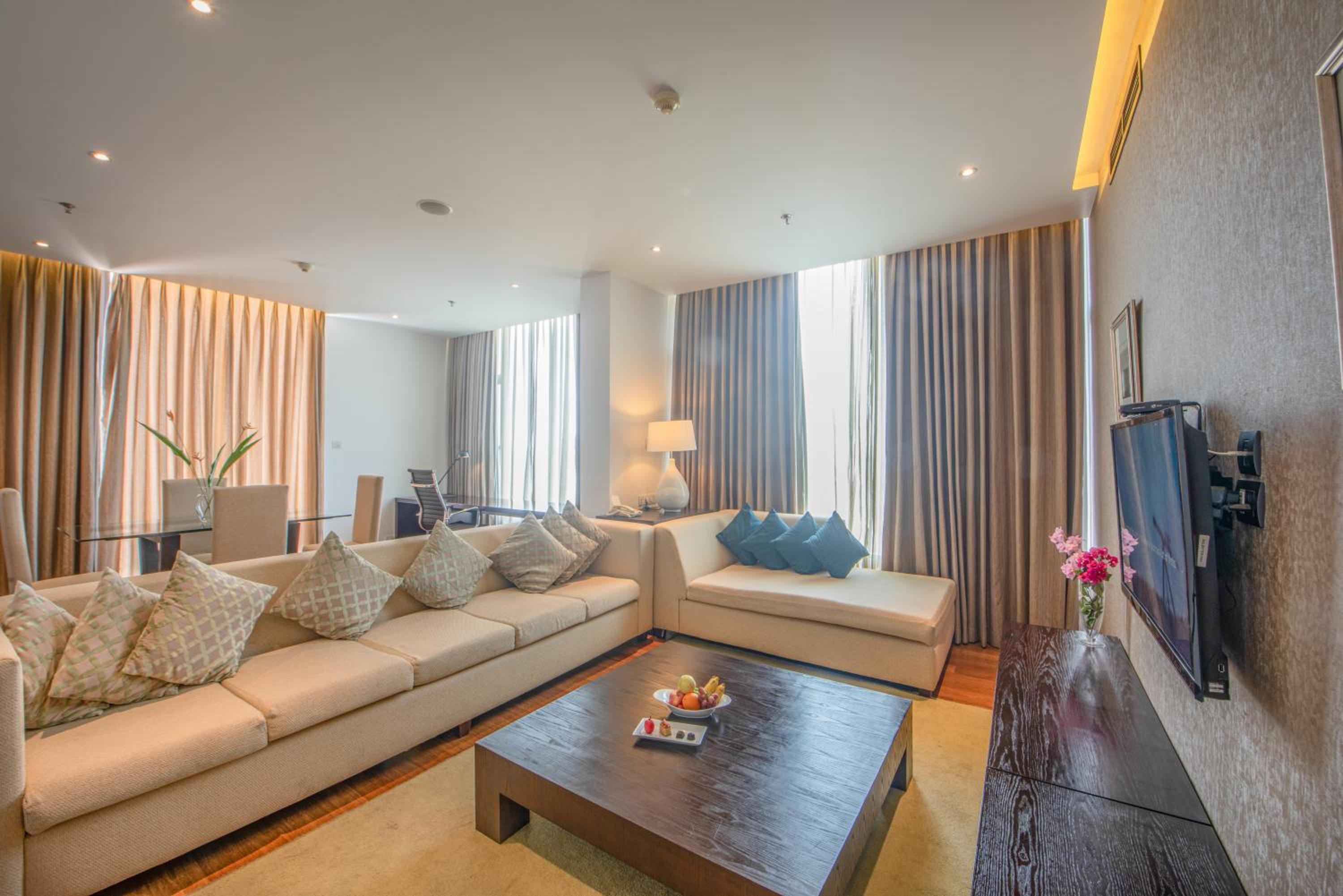 Vivanta Suite Including Both Way Airport Transfers - Photo 12