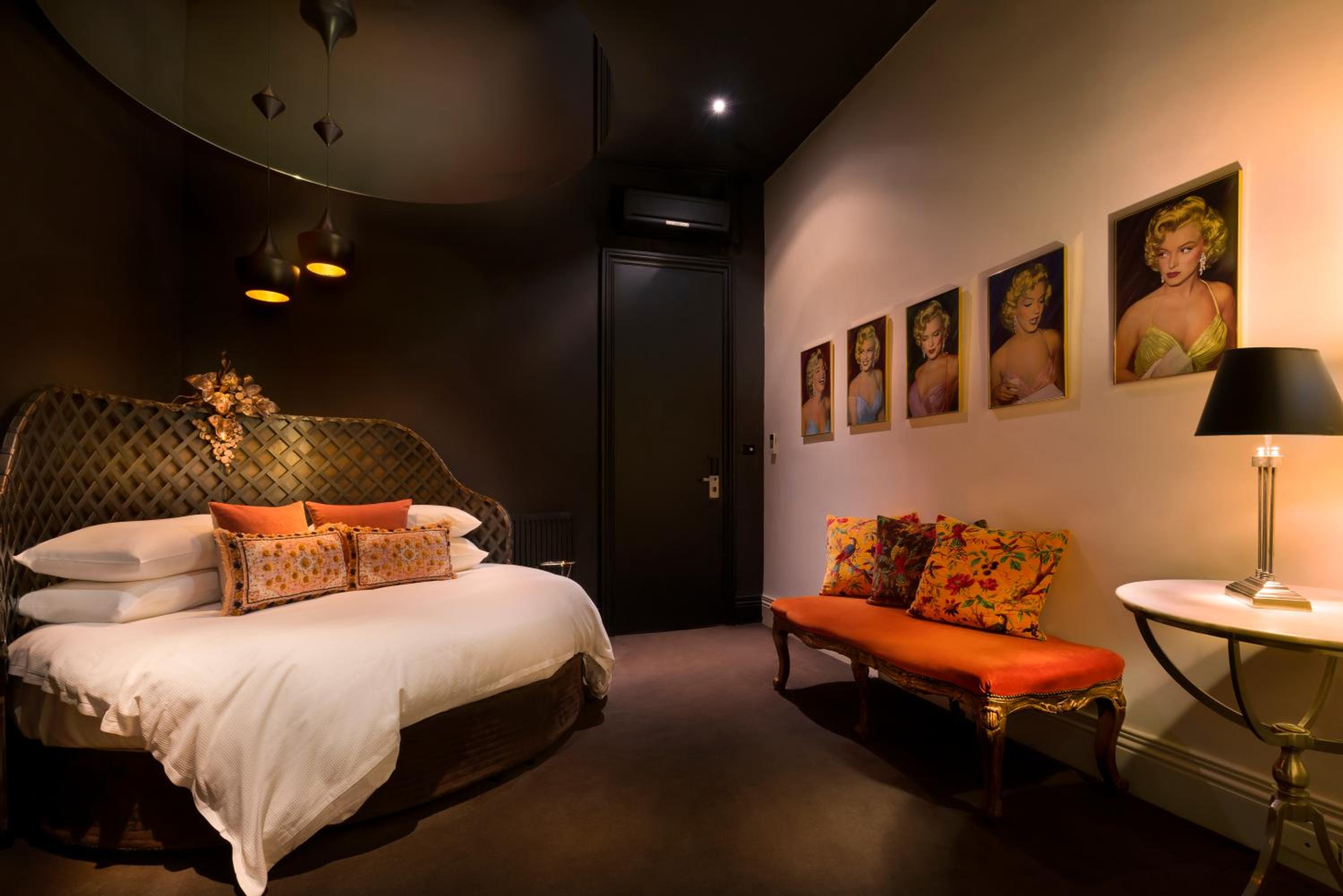 Premium King Room with Spa Bath - Monroe photo 3