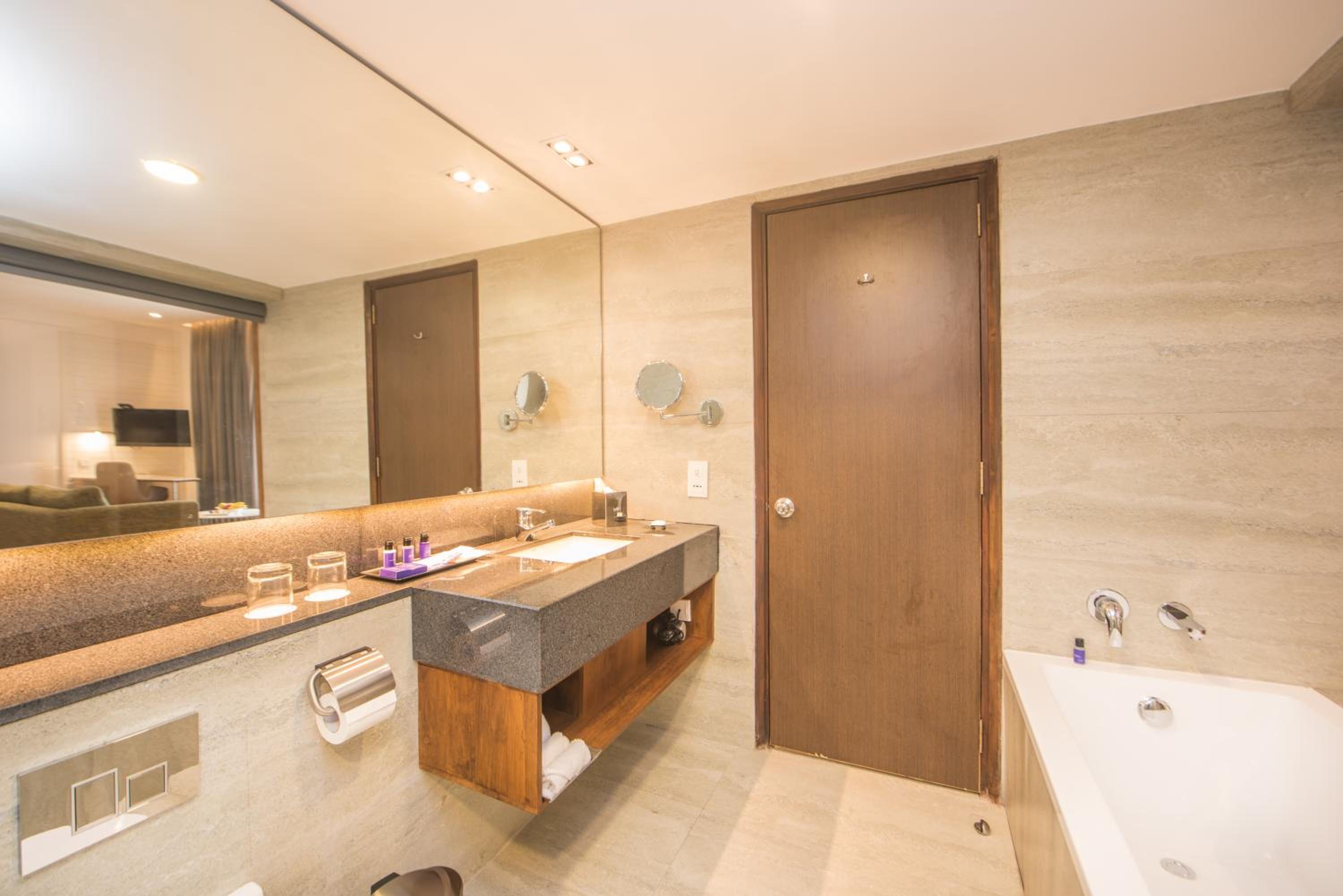 Premium Pool View King Bed Room including One Way Airport Transfer - Photo 6