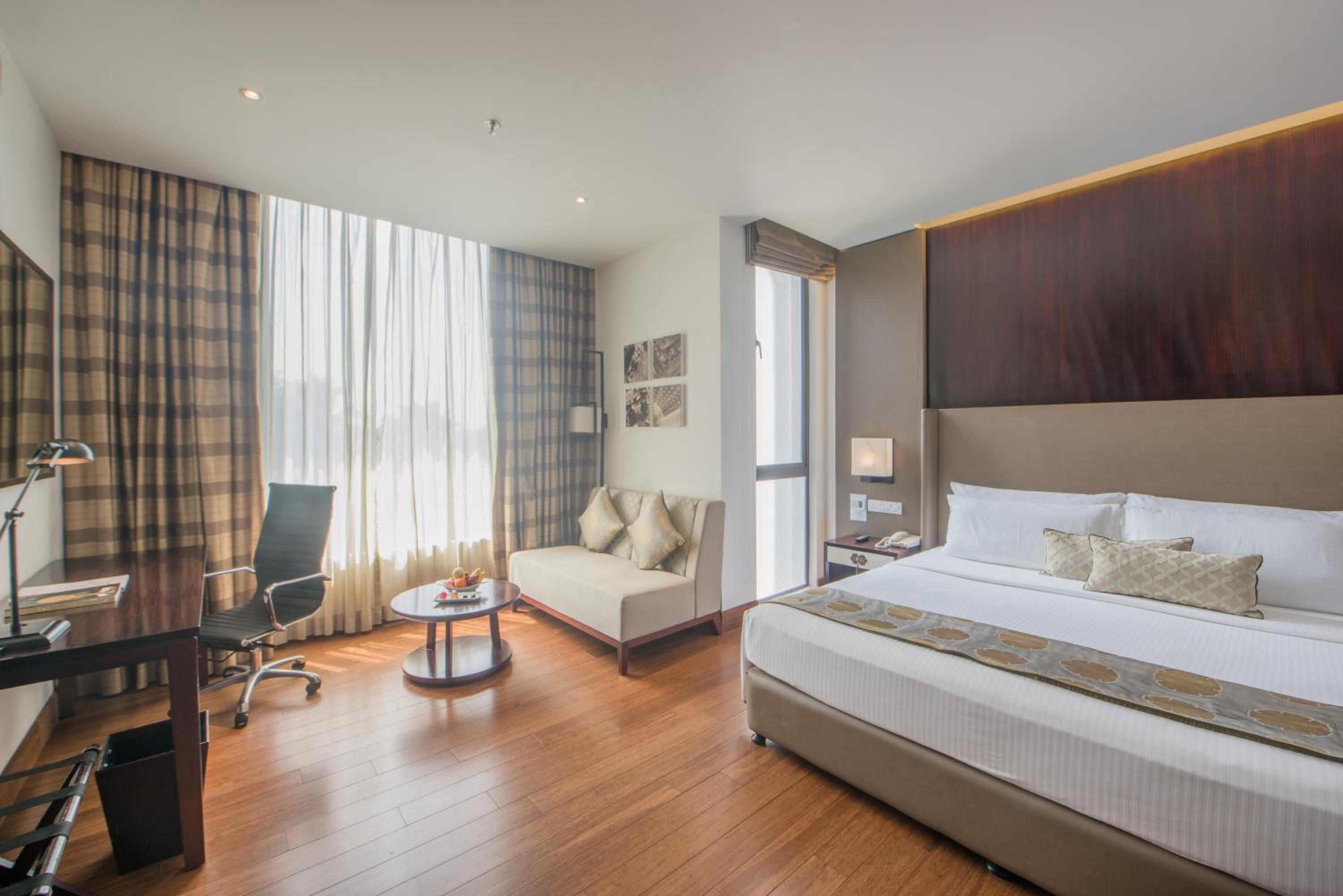 Premium Room King Bed including One Way Airport Transfer - Photo 8
