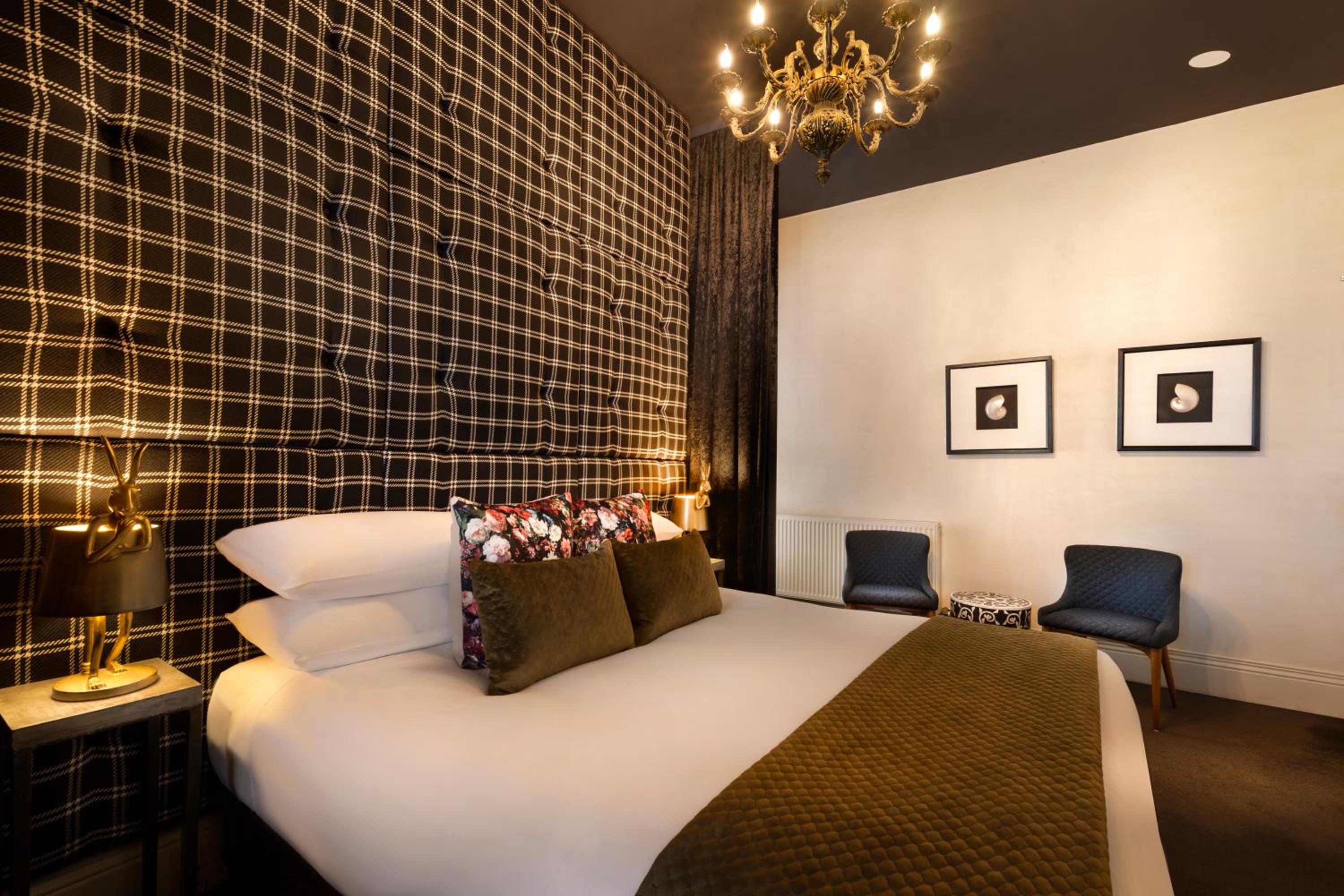 Premium King Room with Spa Bath - Alpha