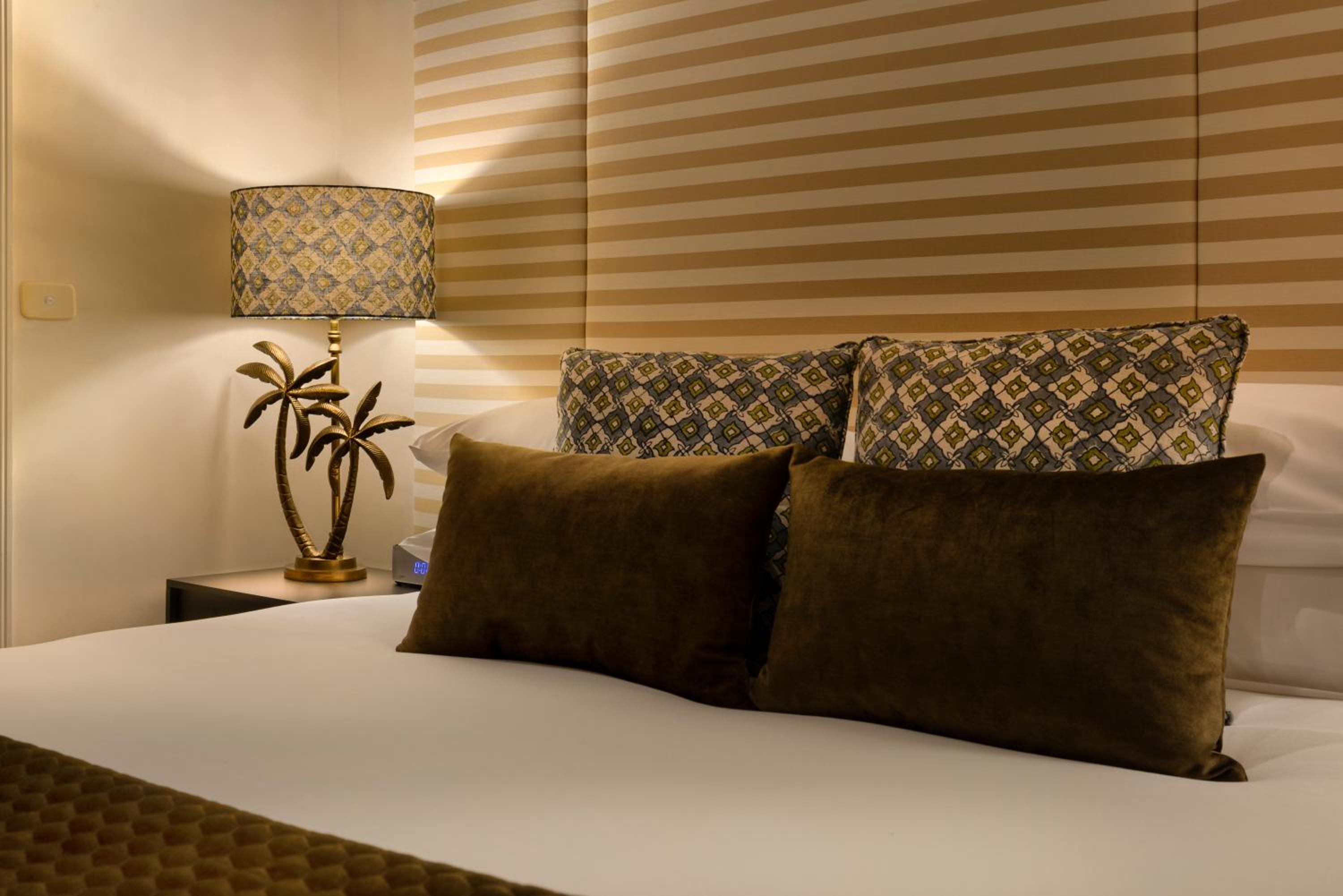 King Room with Spa Bath - Carousel photo 1