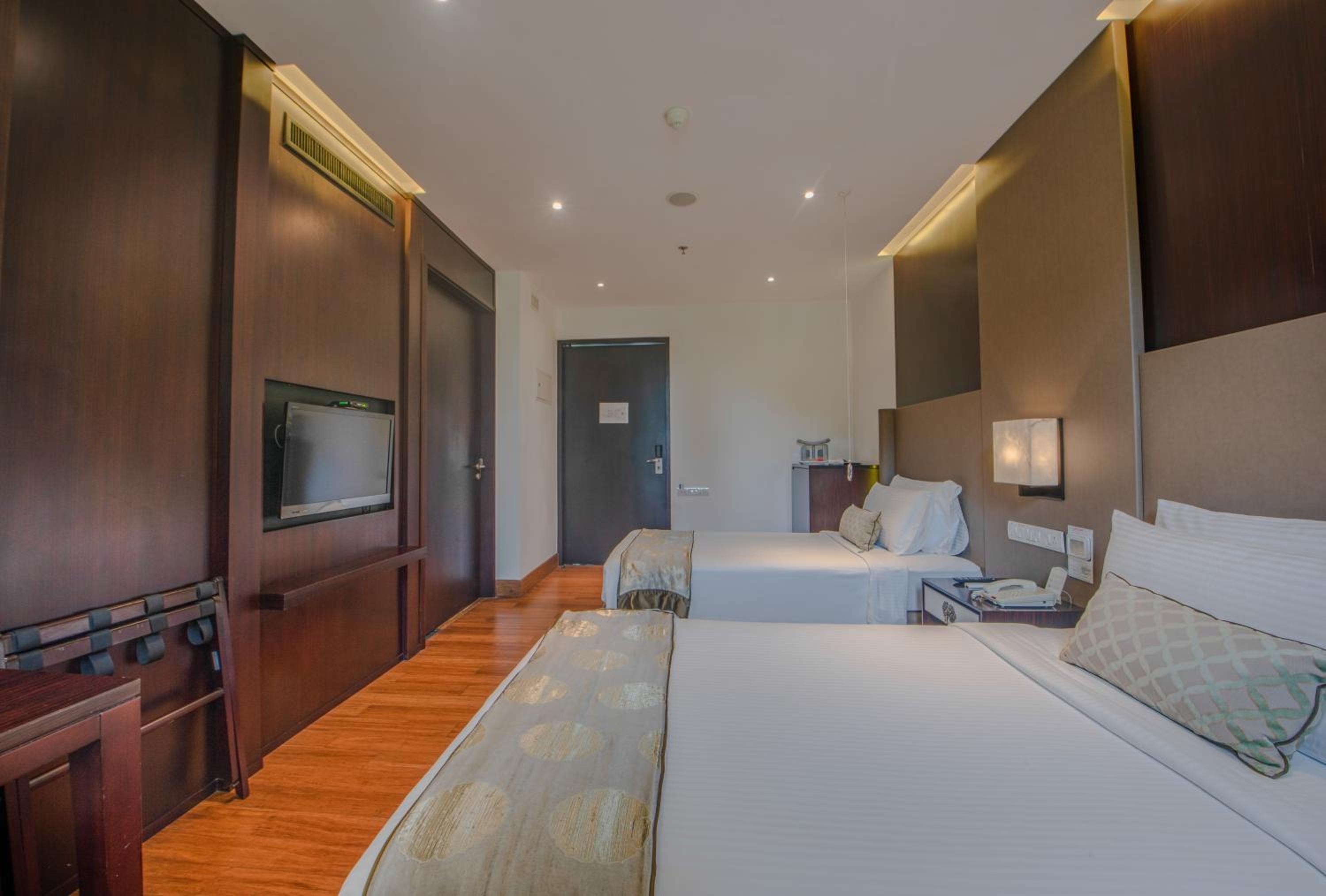 Premium Twin Room  including One Way Airport Transfer - Photo 6