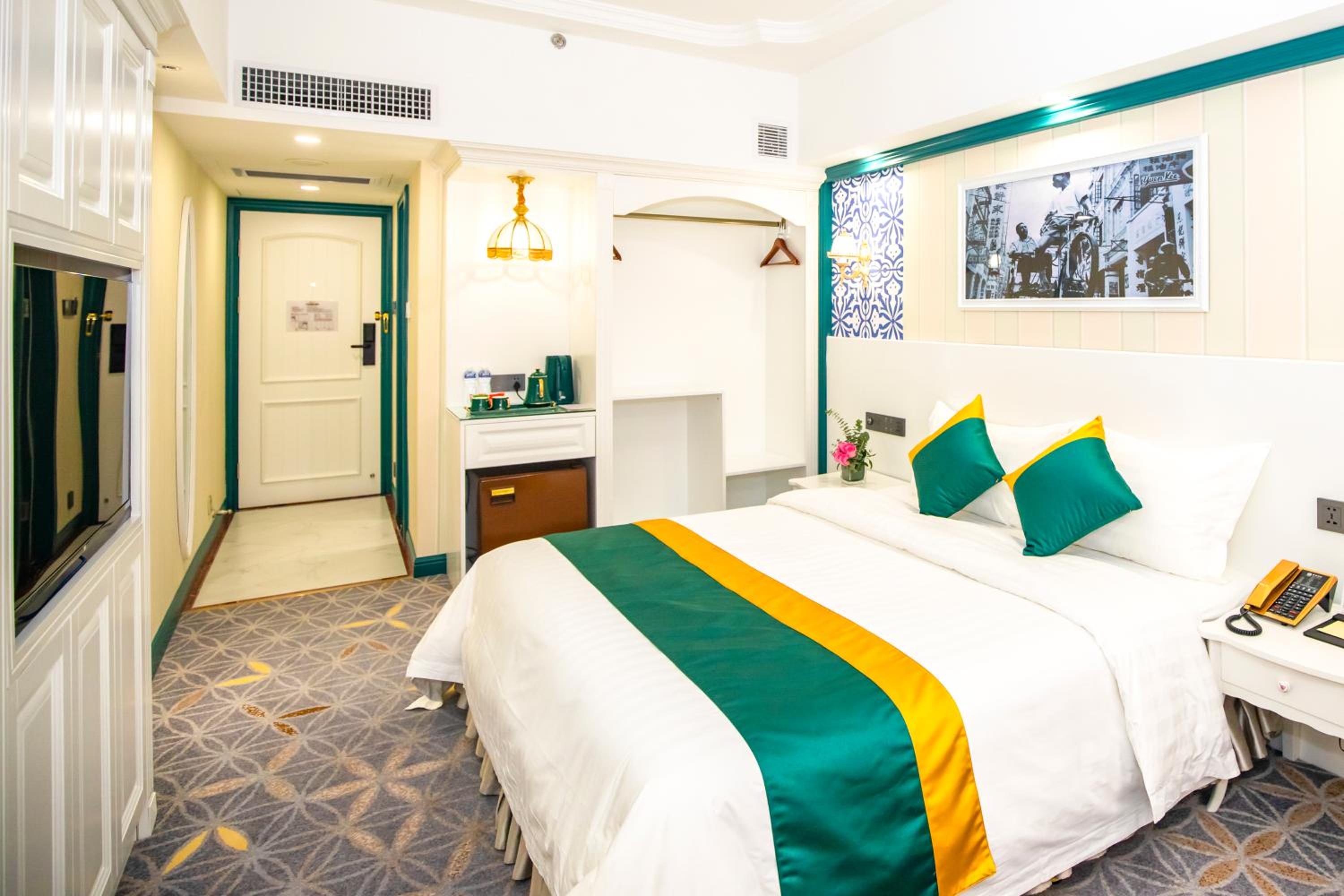 Deluxe Business Double Room - Photo 8