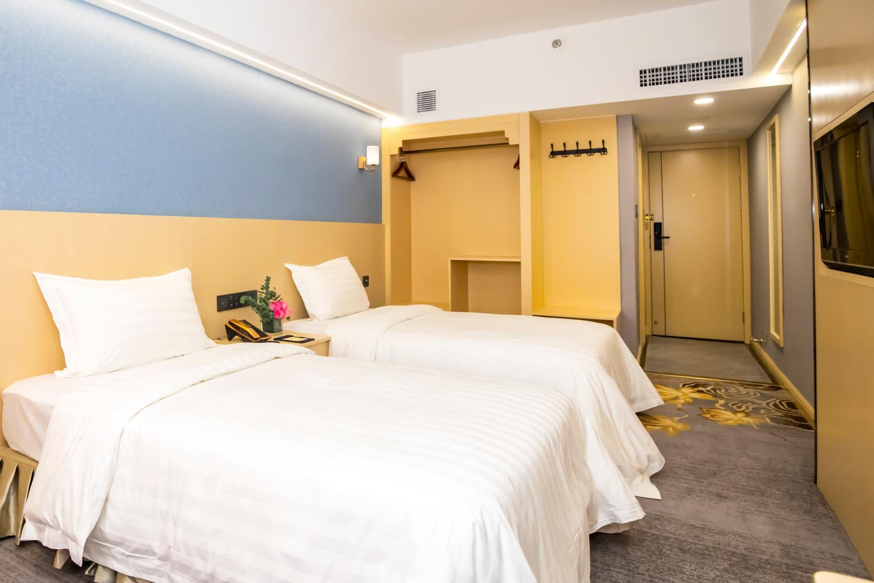 Standard Twin Room - Photo 3
