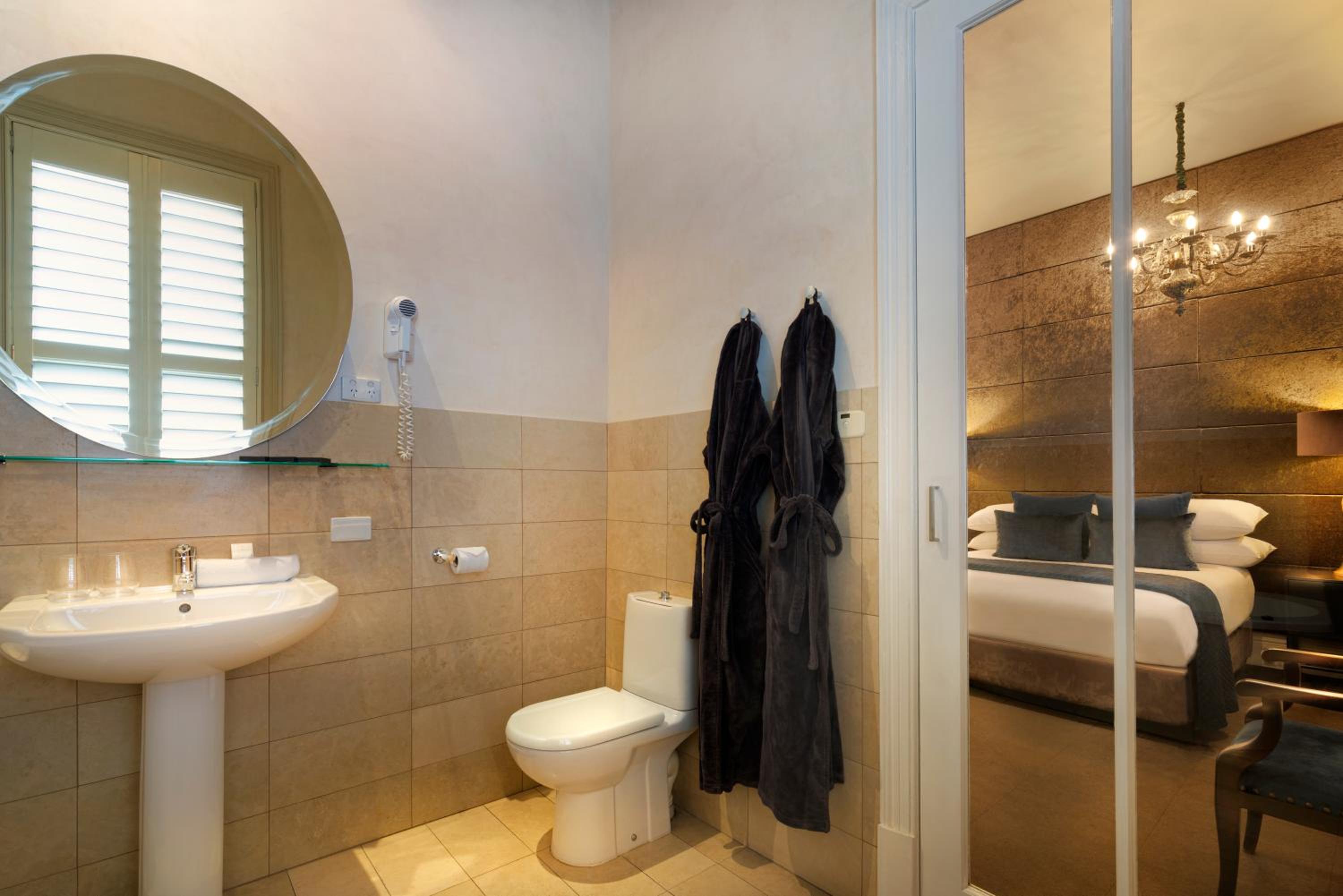 Queen Room with Spa Bath - Nest photo 3