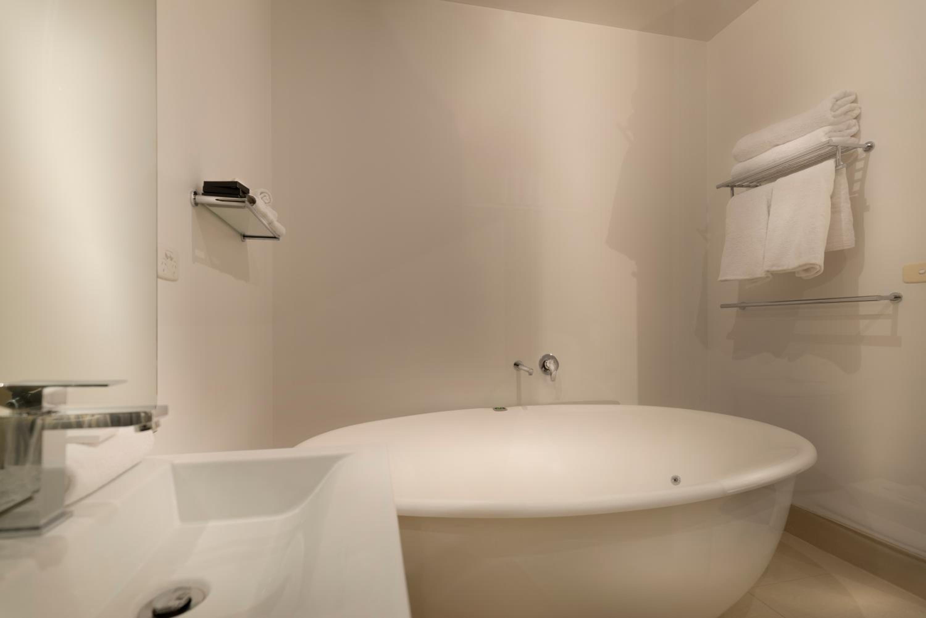 King Suite - Sapphire photo 2