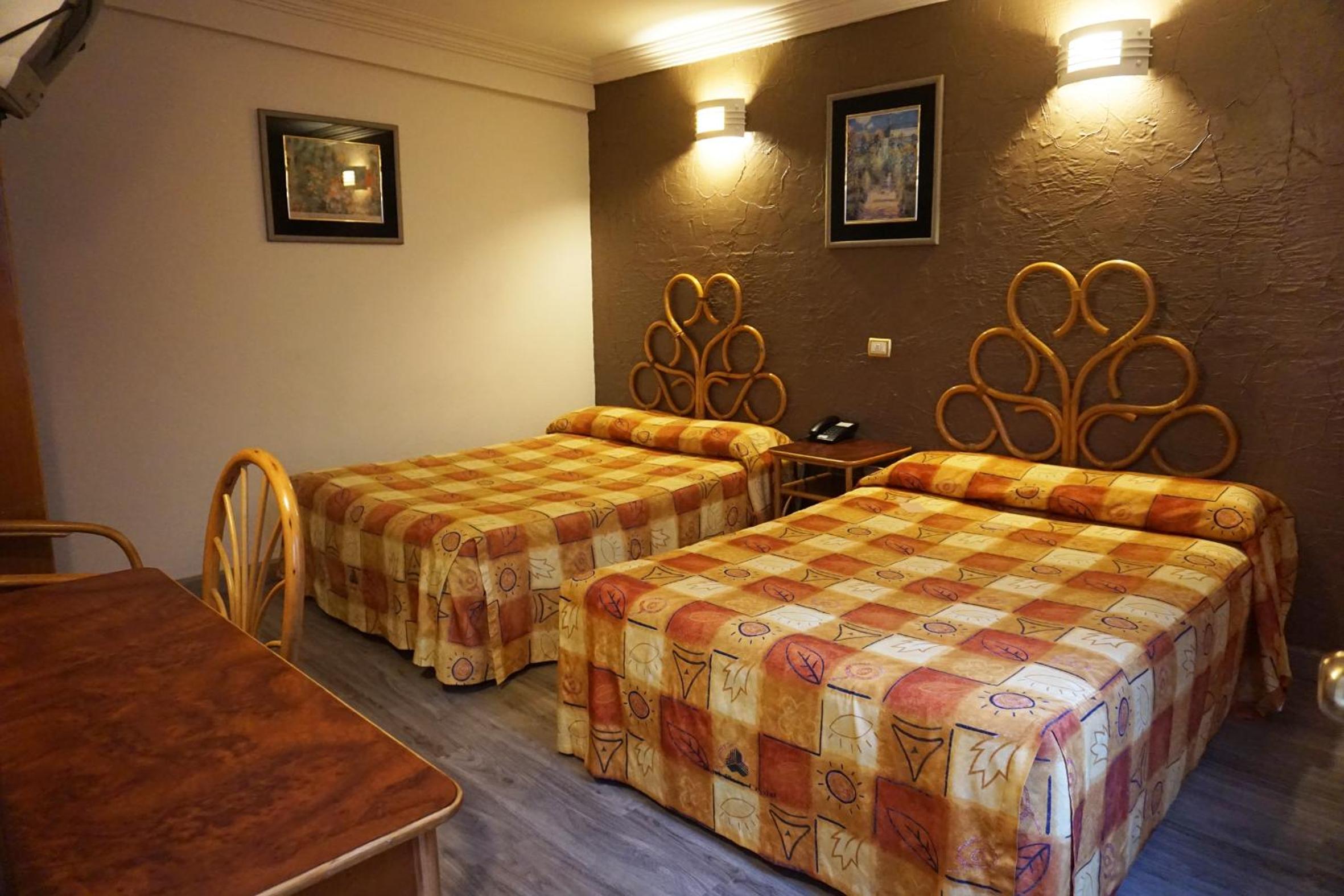 Budget Twin Room photo 3