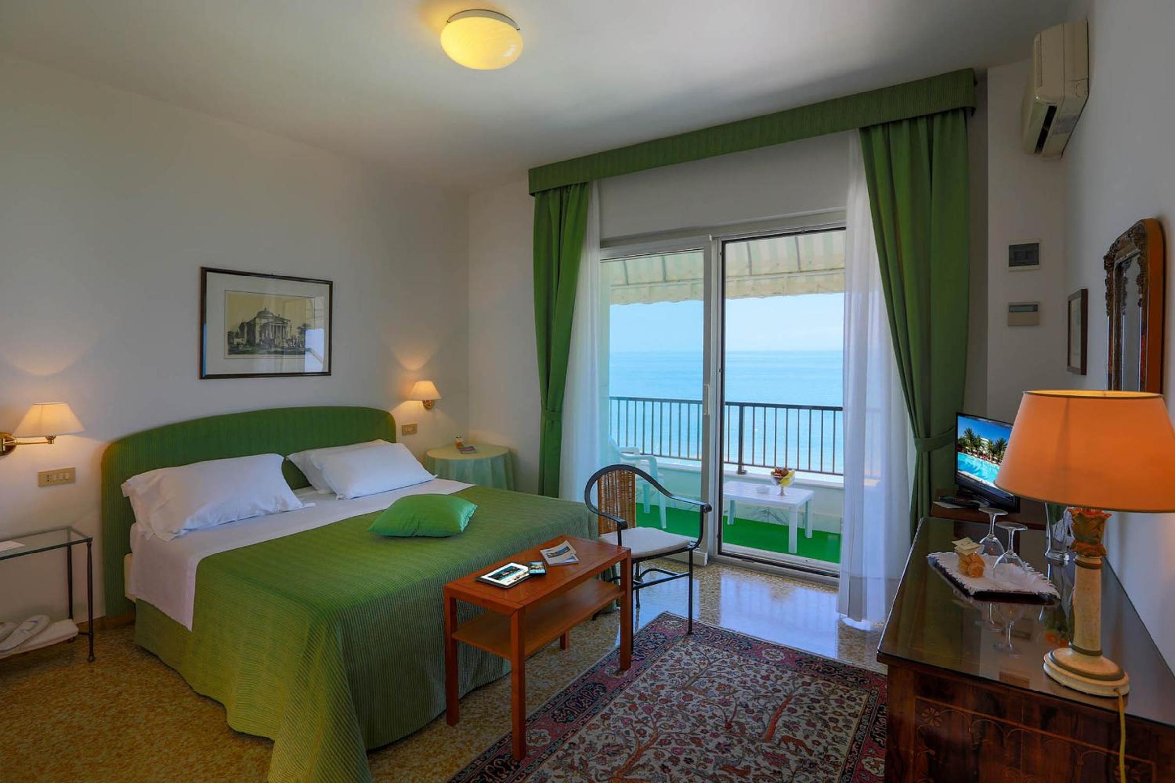 Superior Double or Twin Room with Balcony and Sea View - Photo 1