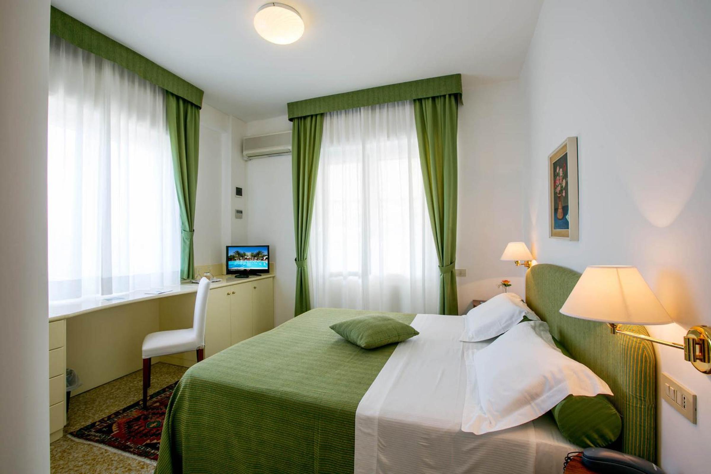 Classic Double or Twin Room - Photo 1