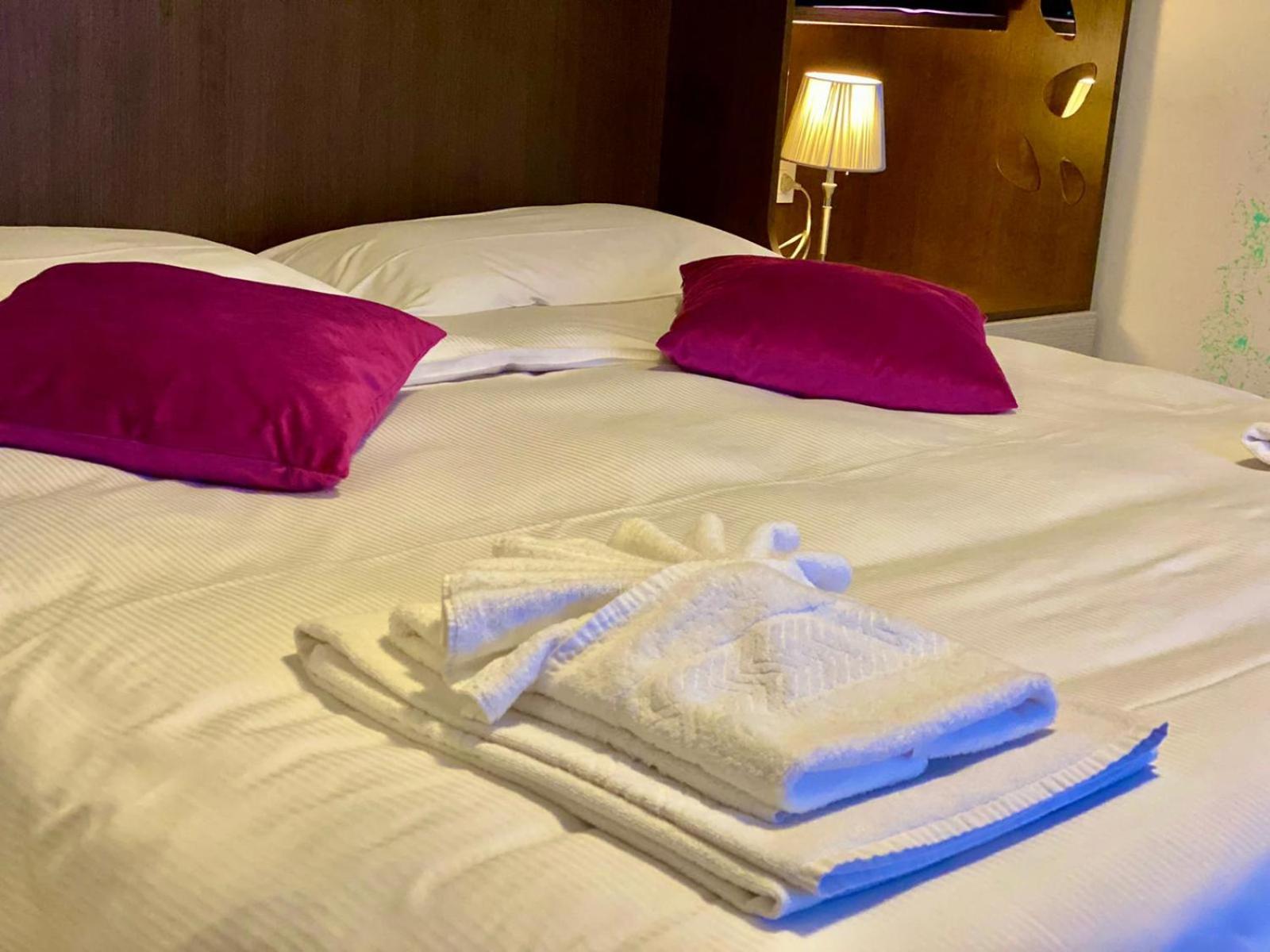 Double Room - Photo 9