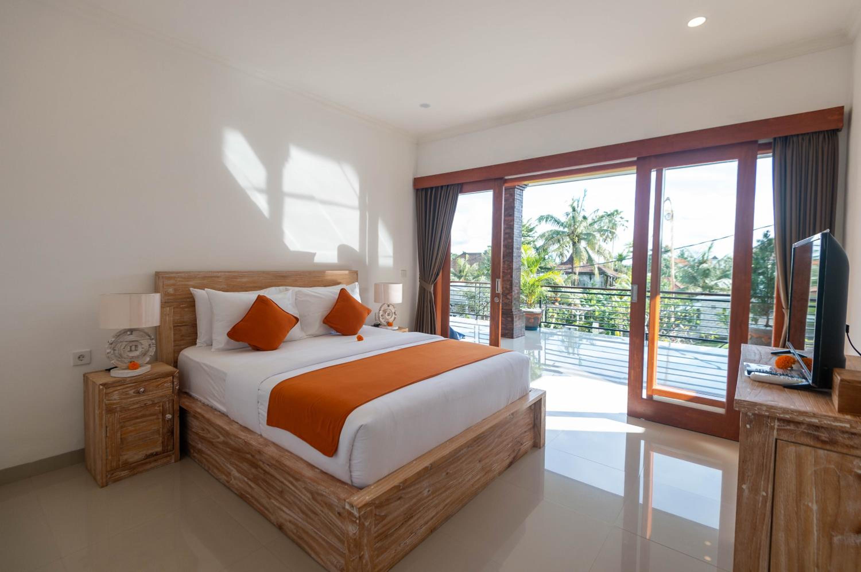 Villa with Private Pool - Photo 16
