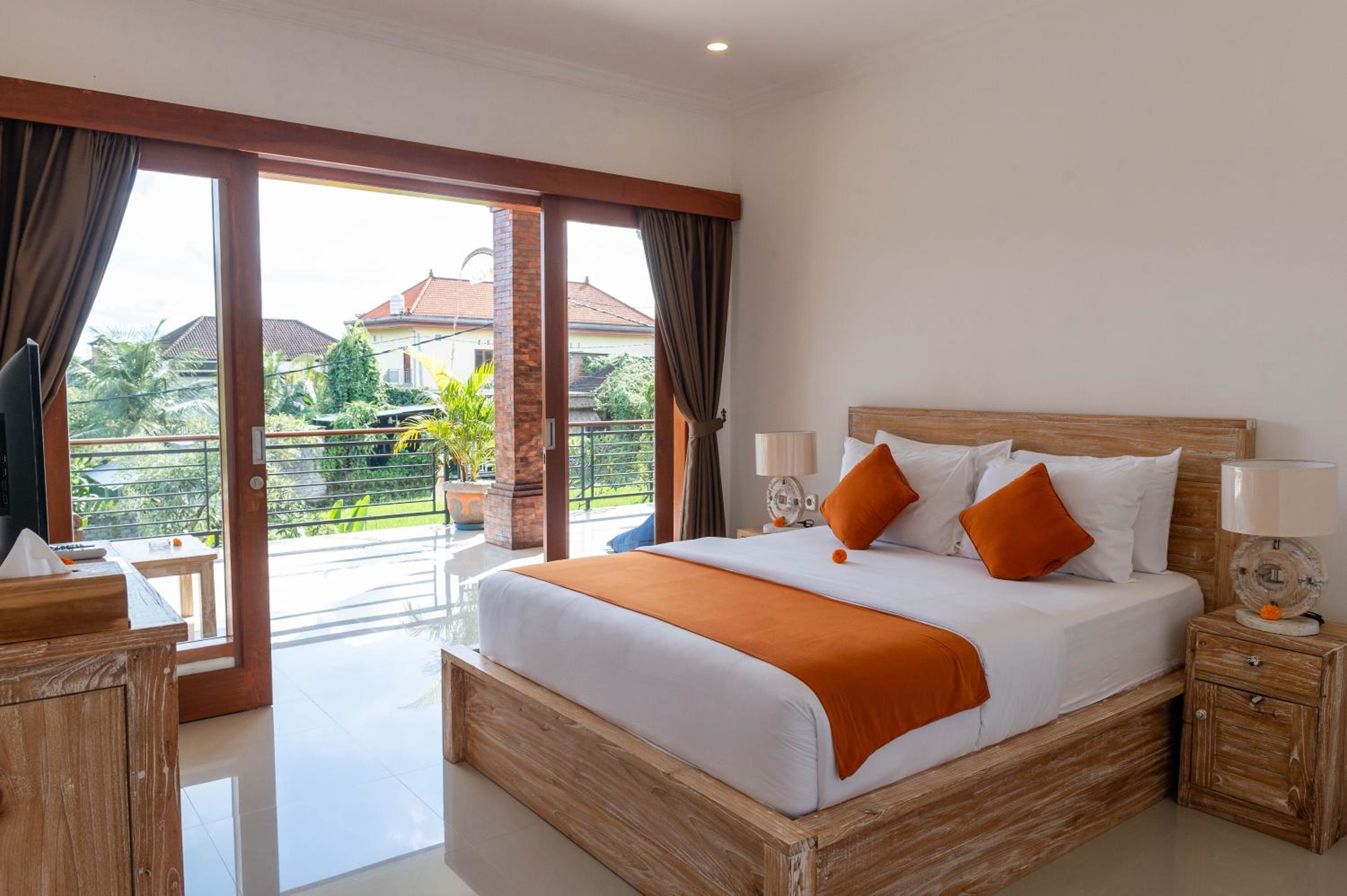 Villa with Private Pool - Photo 12