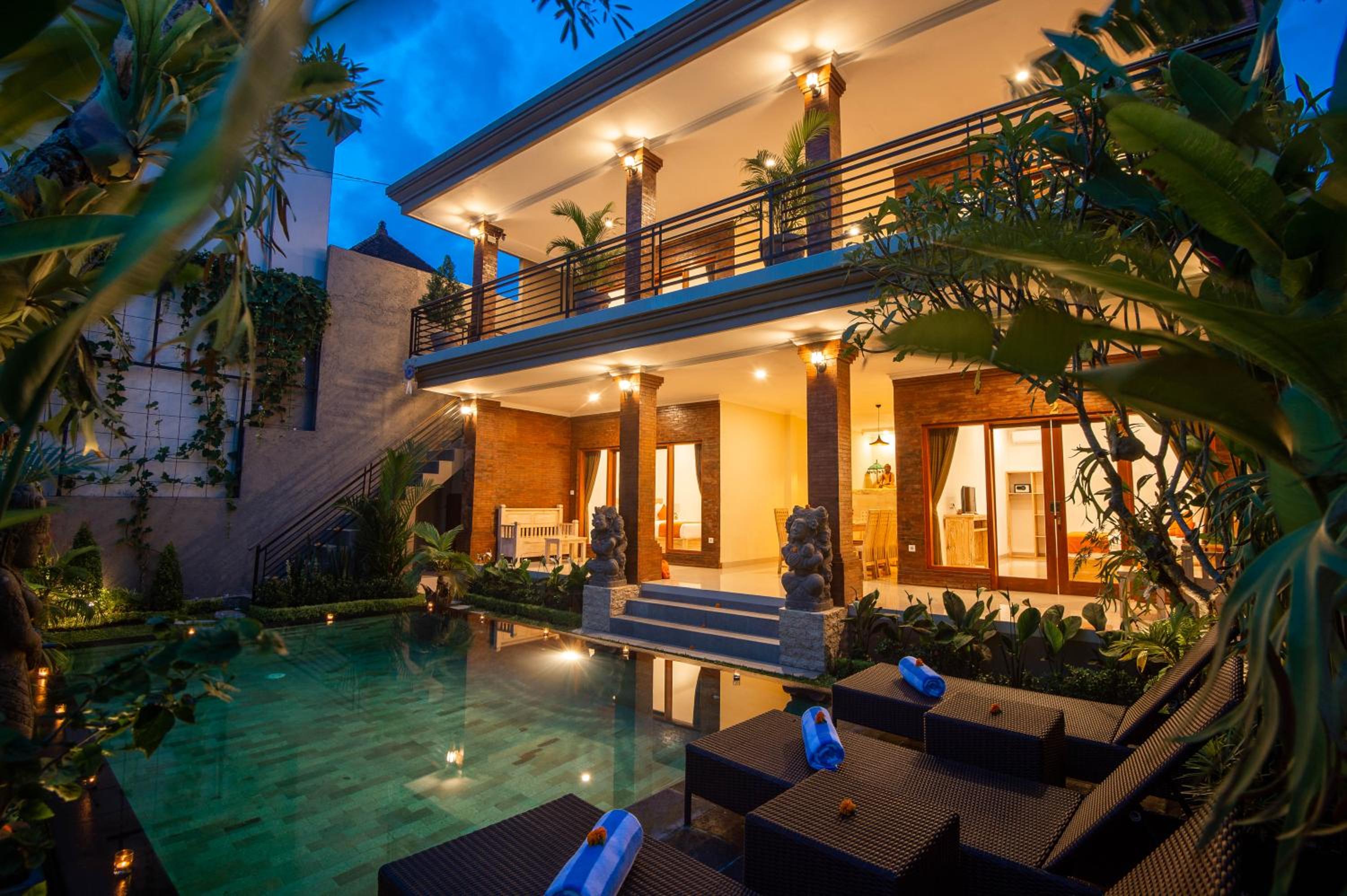Villa with Private Pool - Photo 14