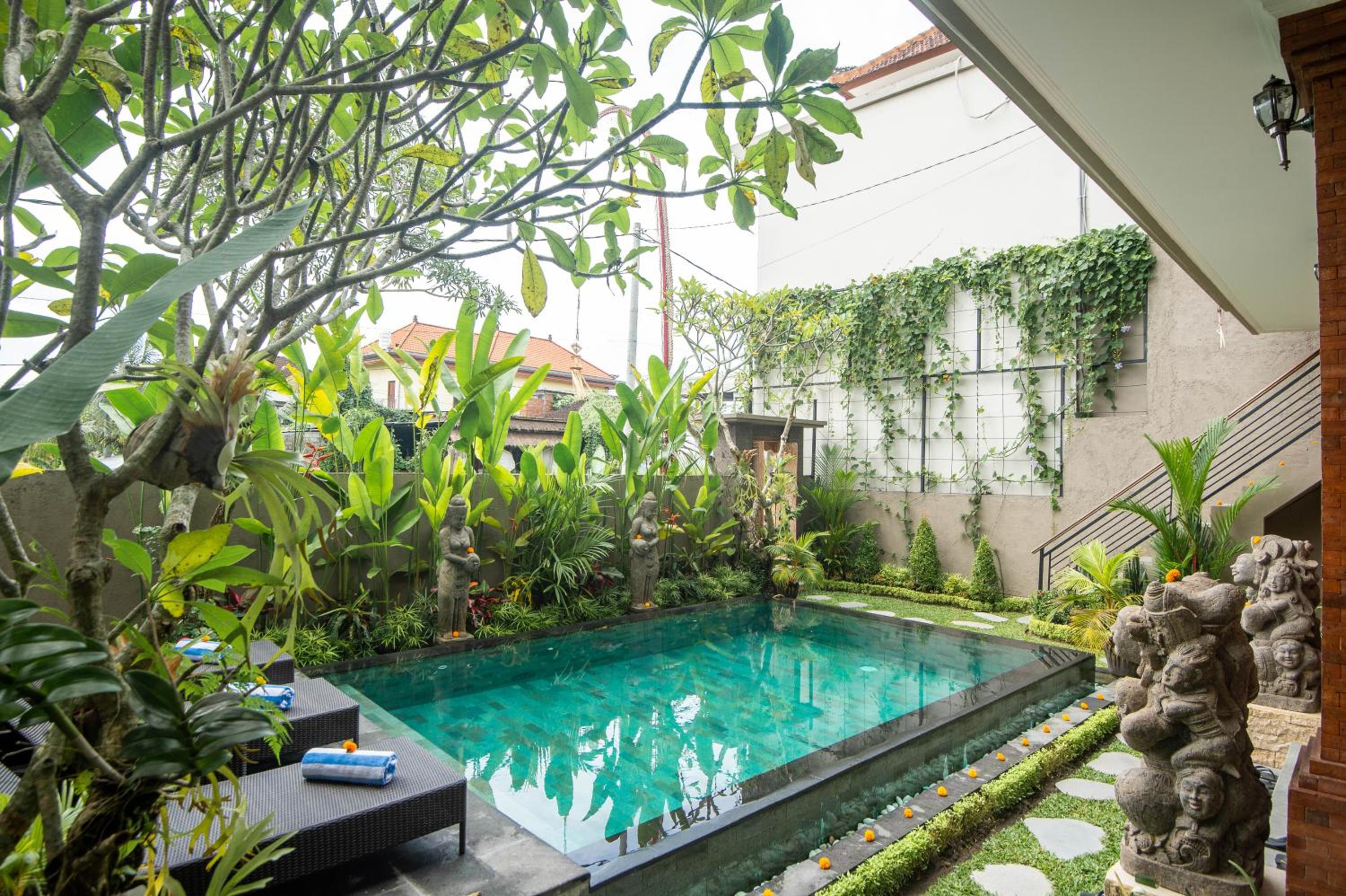 Villa with Private Pool - Photo 10