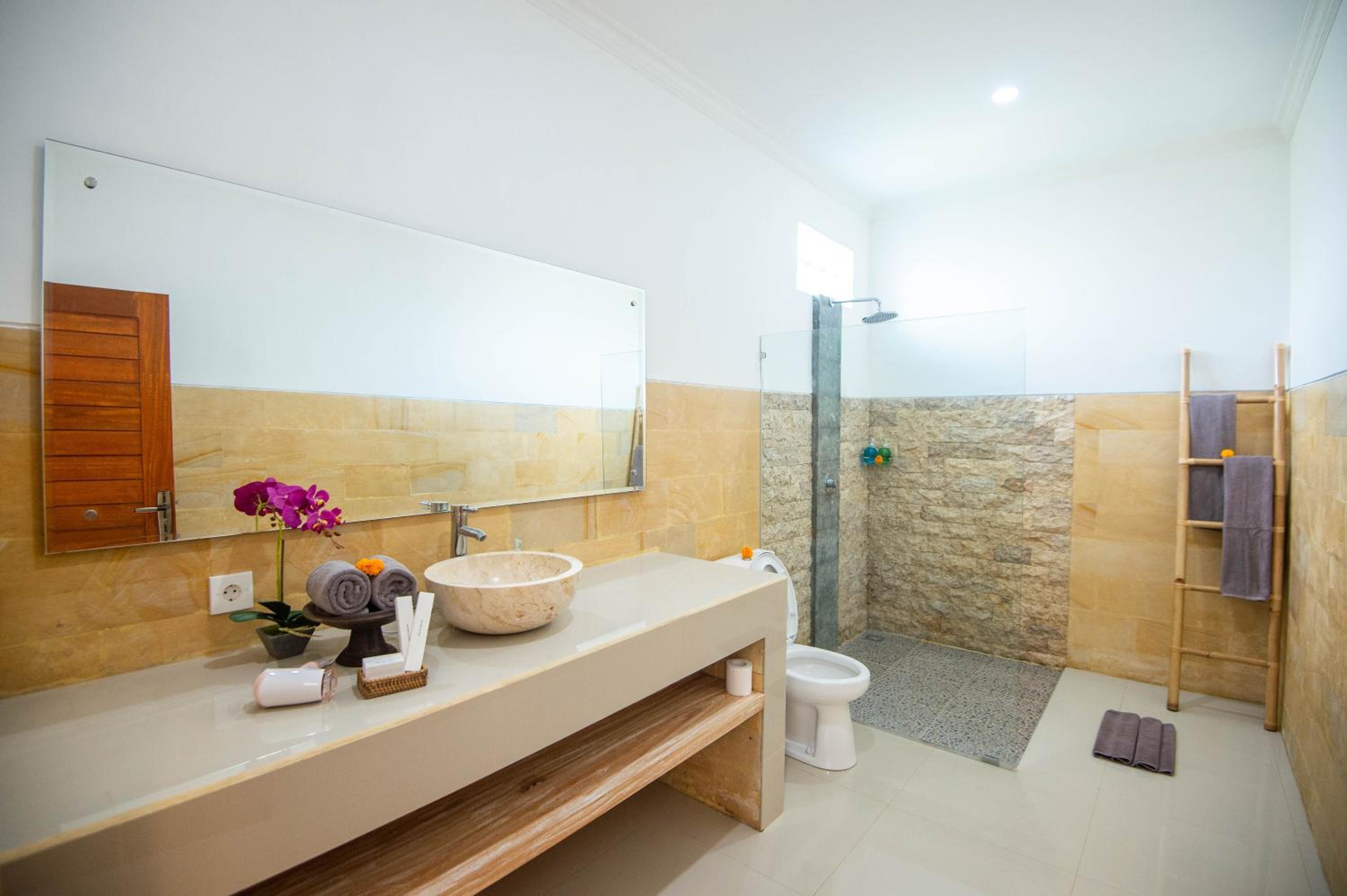 Villa with Private Pool - Photo 18