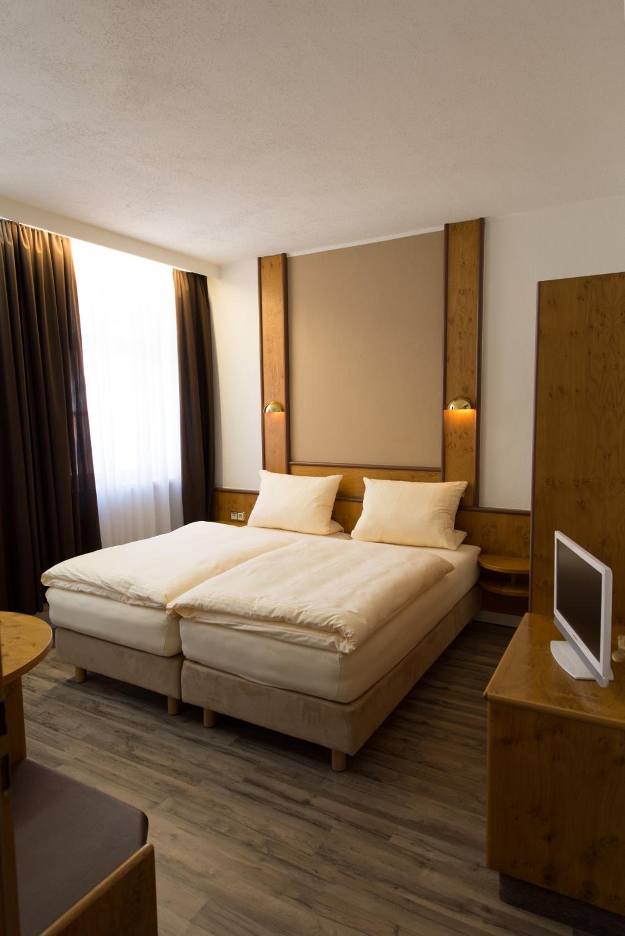 Double Room - Photo 15