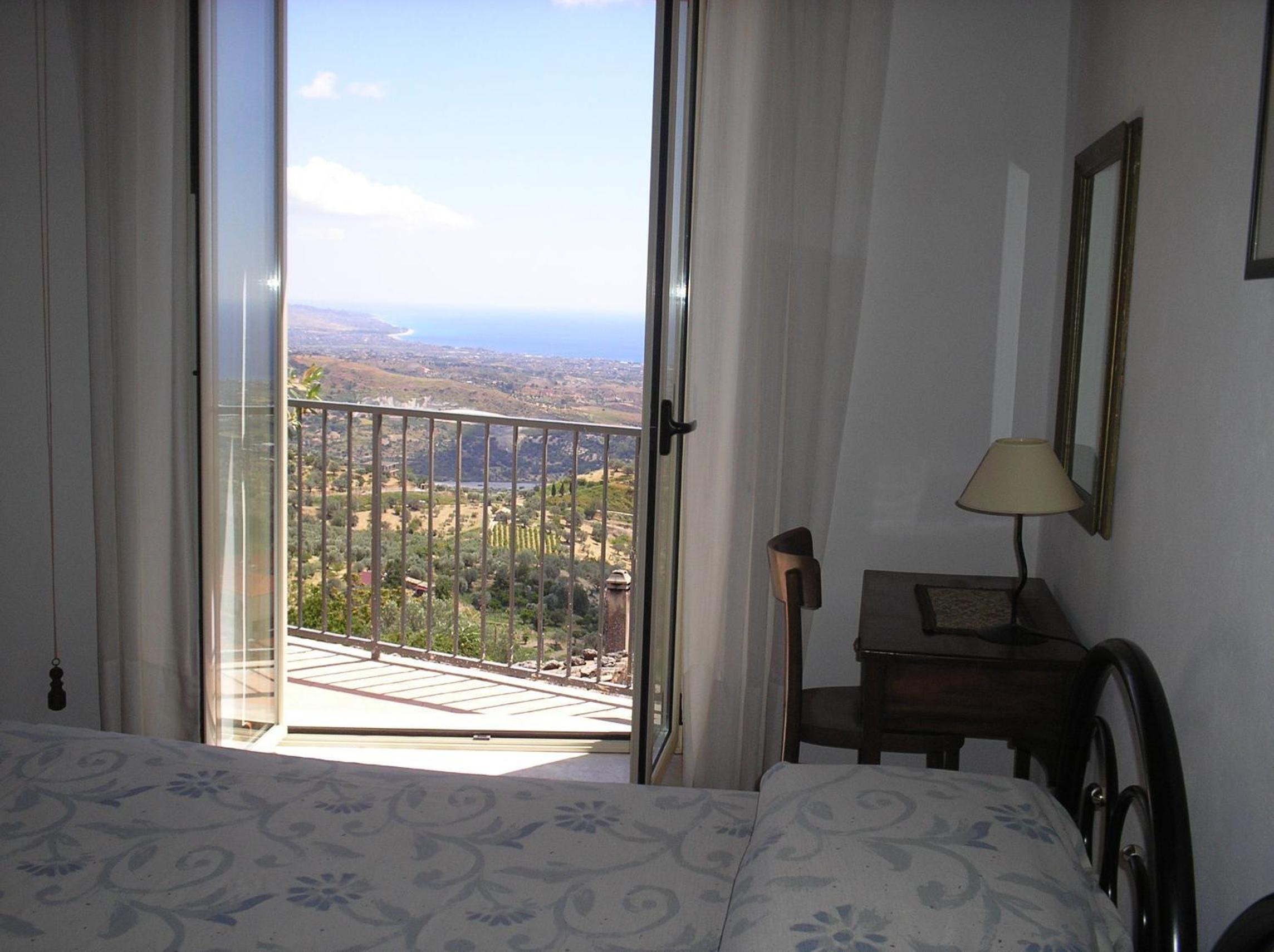 Double or Twin Room with Balcony photo 2
