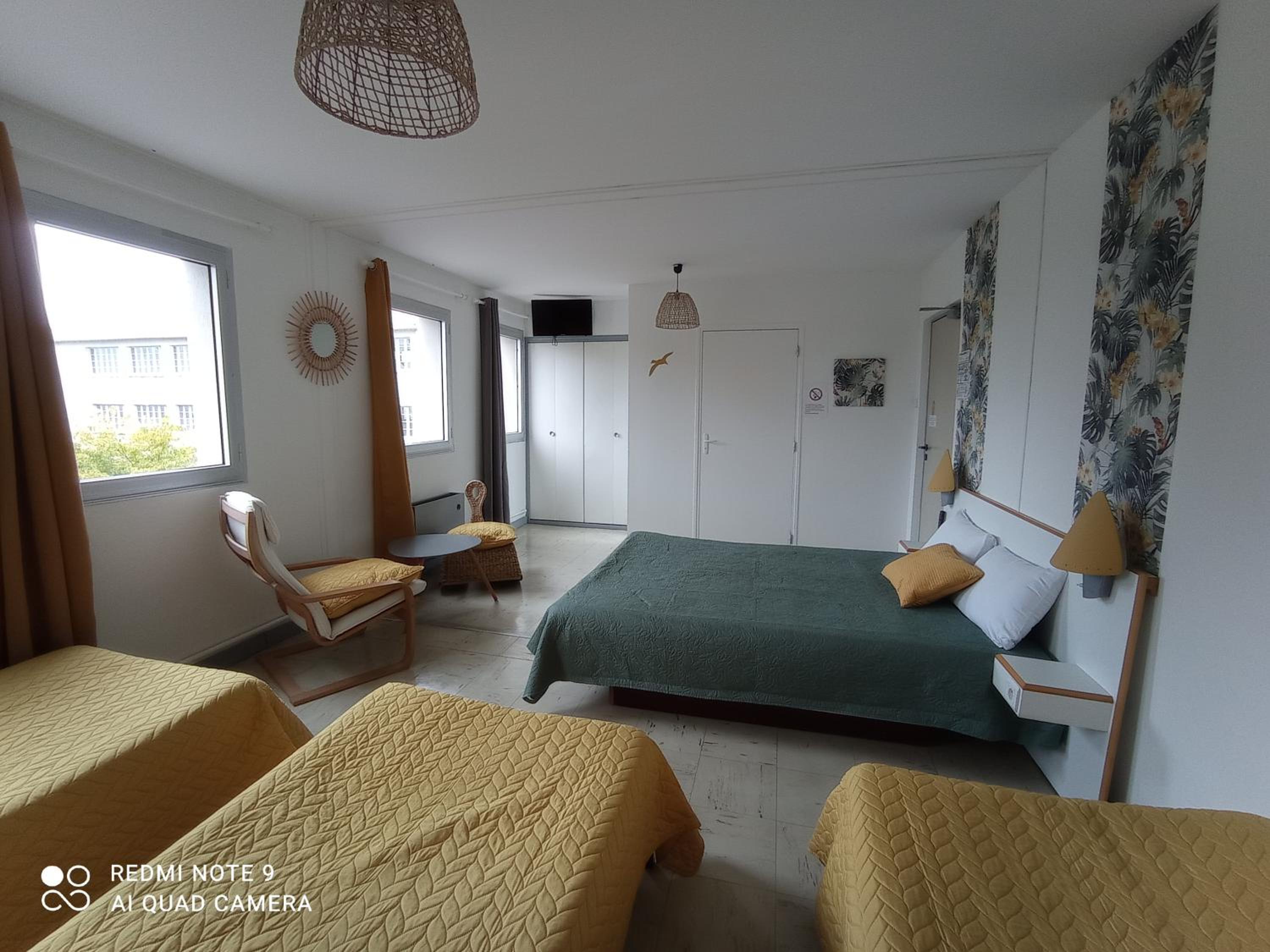 Family Room - Photo 4
