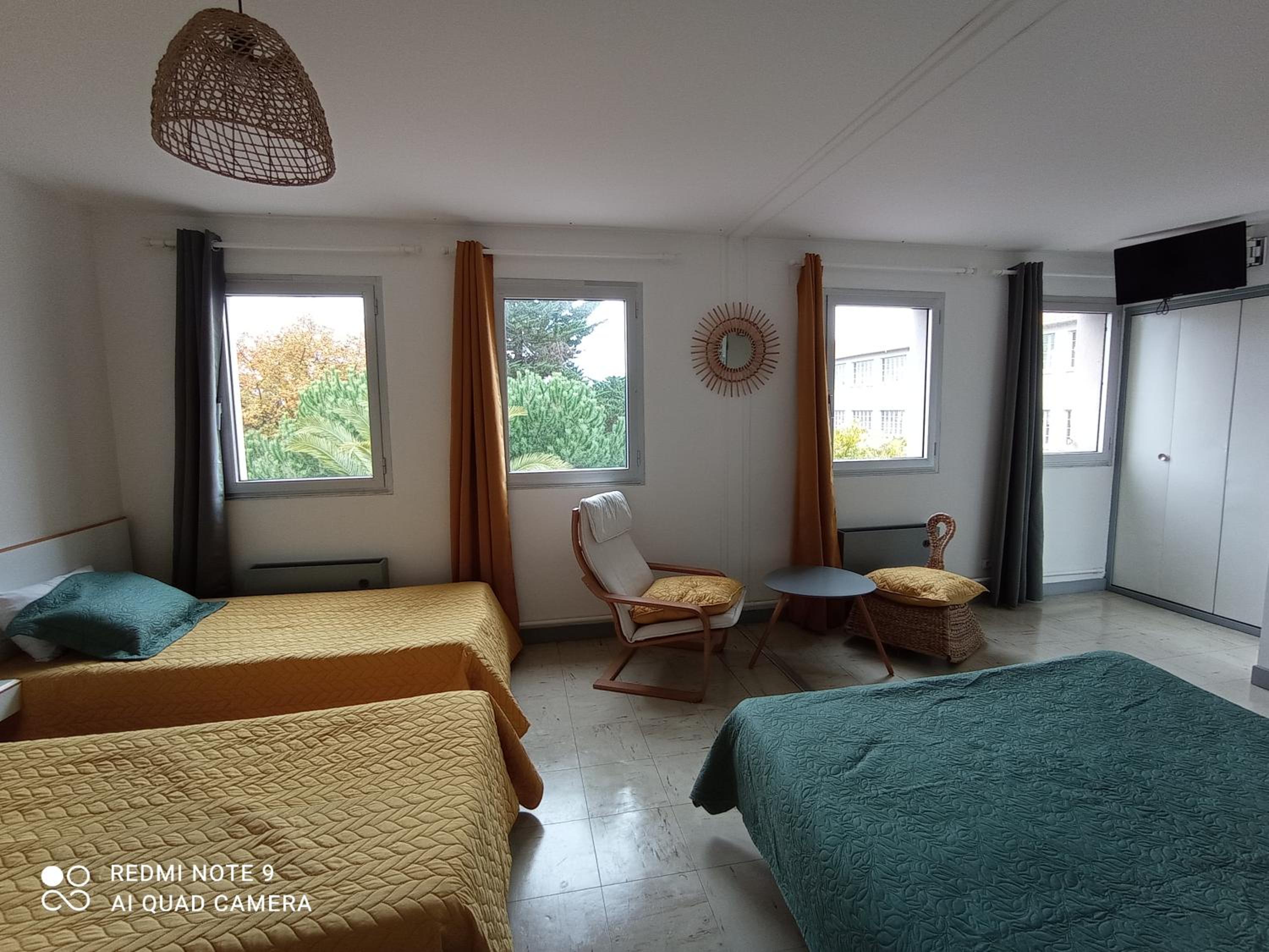 Family Room - Photo 5