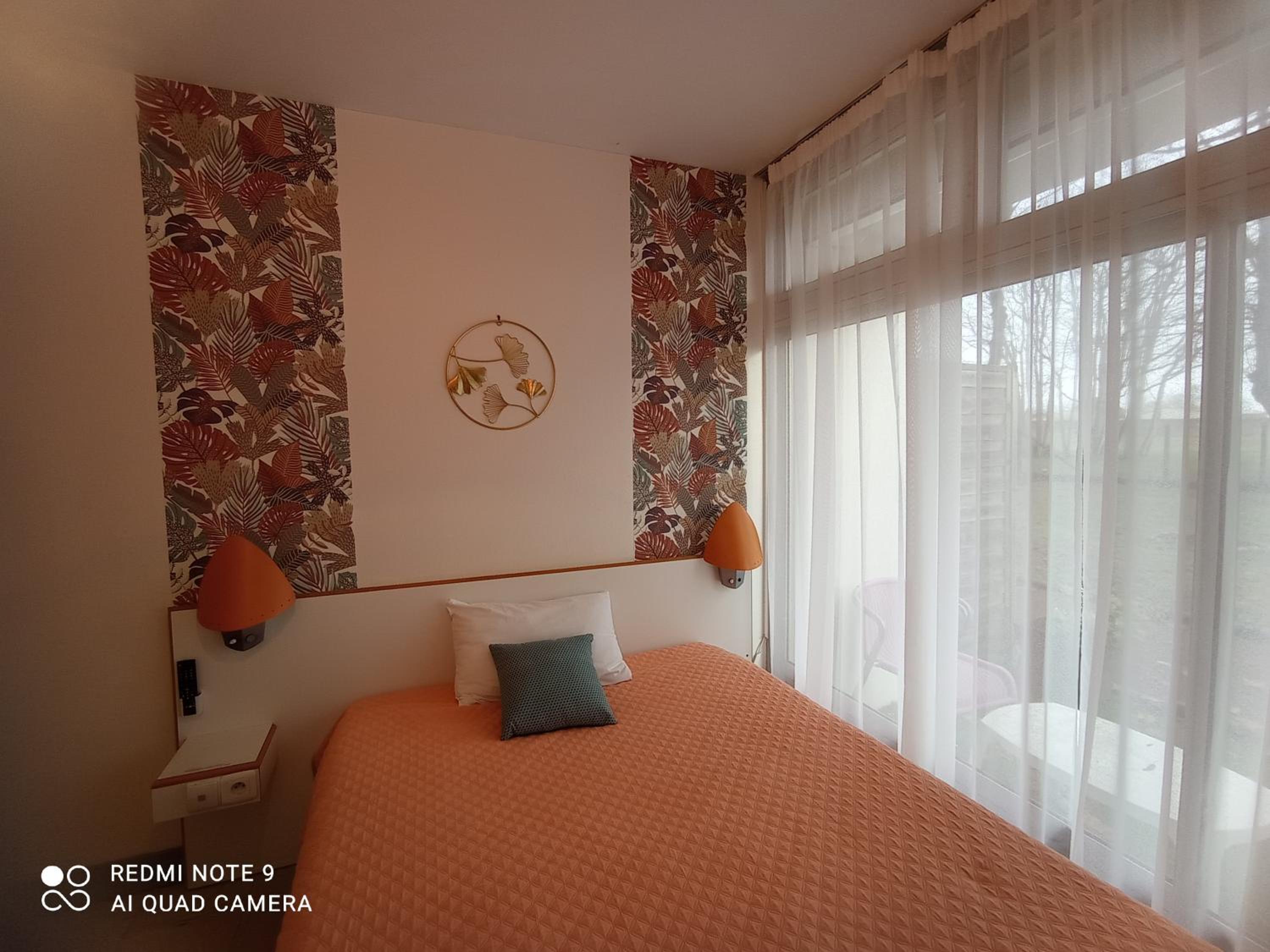 Classic Room with Shower (1 adult )