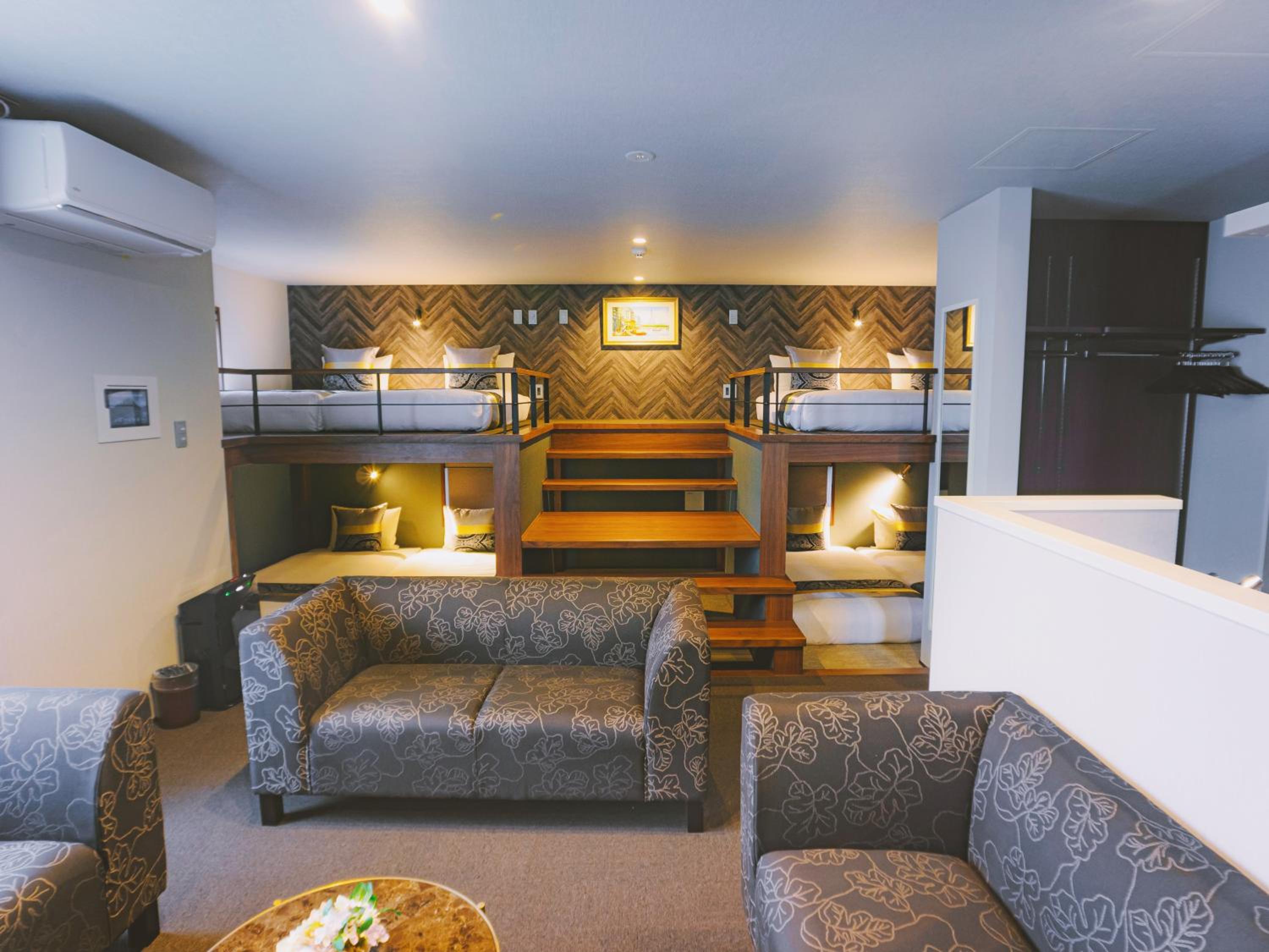 Suite - Photo 7