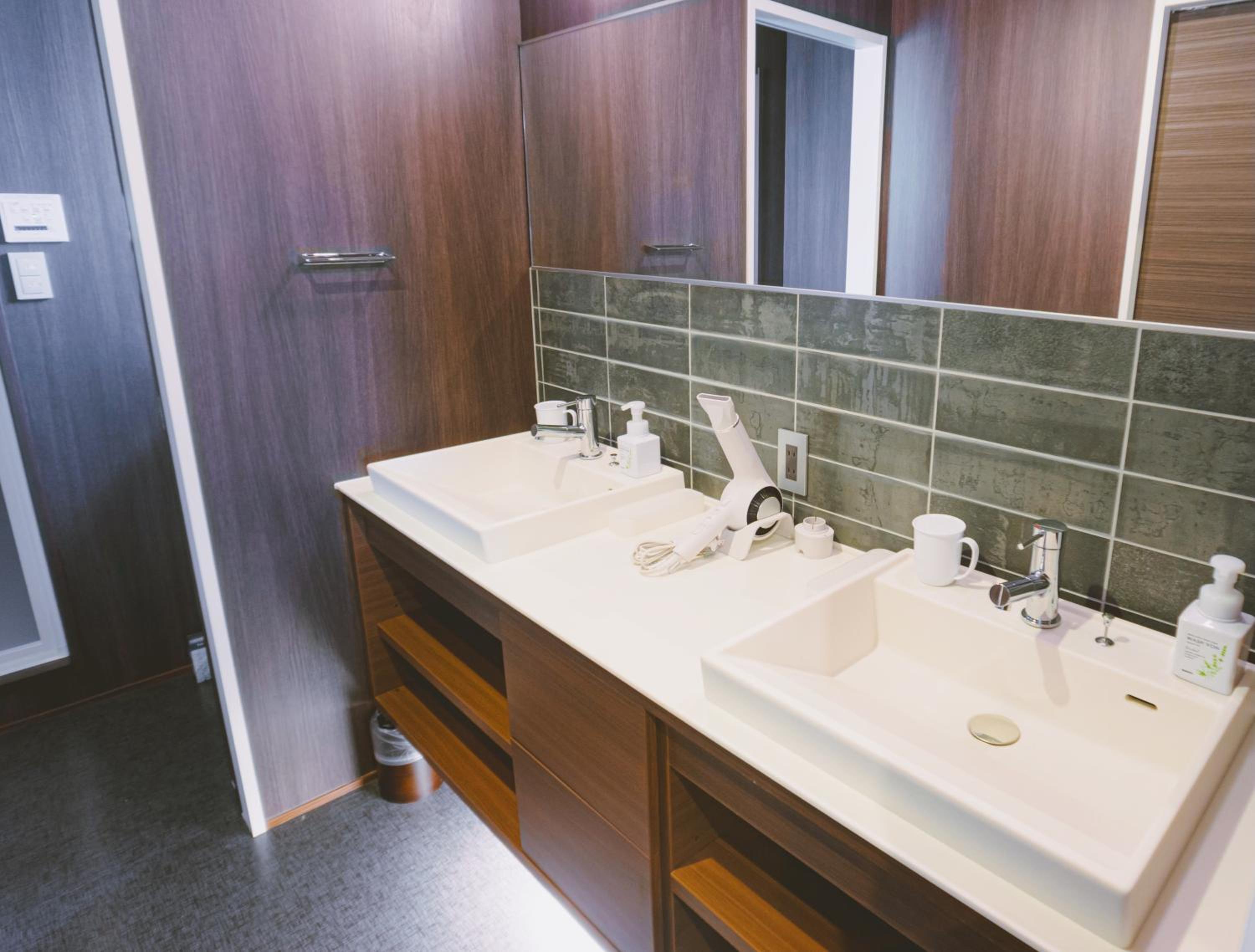 Suite - Photo 15