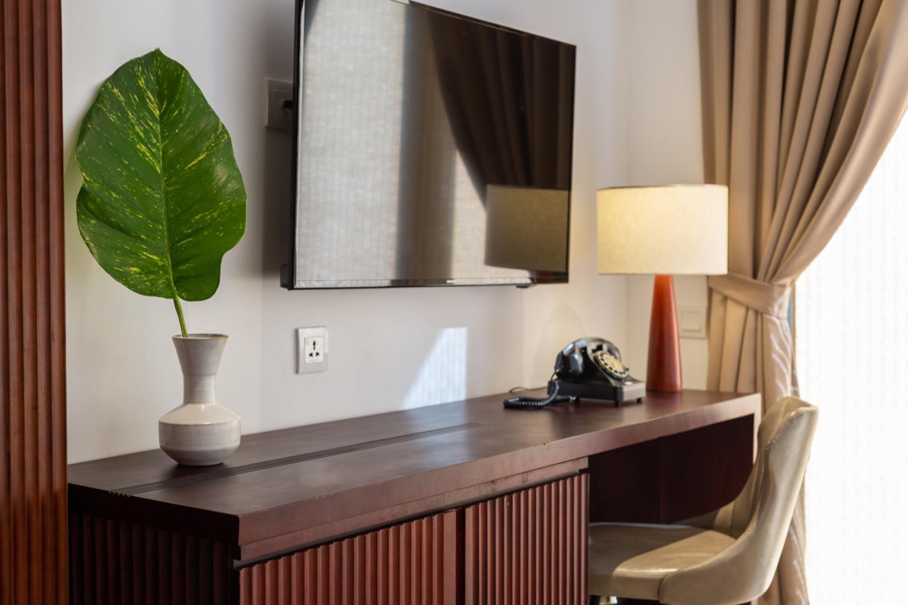 Small Double Room with Balcony - Photo 2