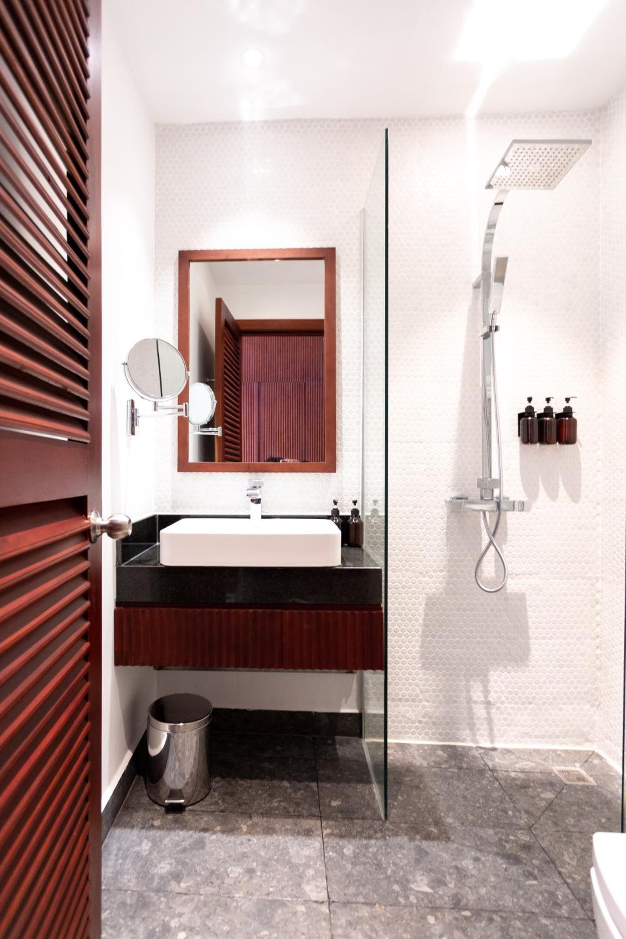 Small Double Room with Balcony - Photo 12