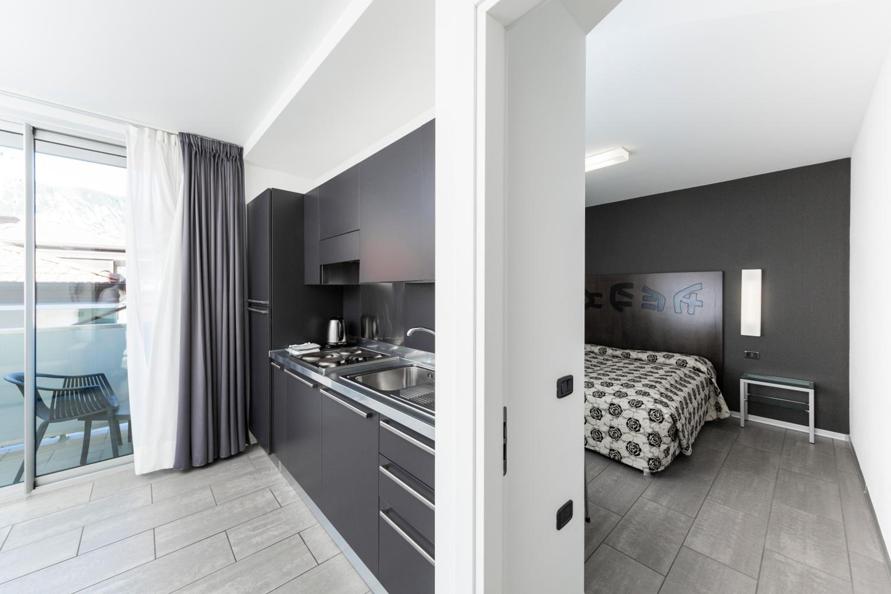 Apartment with Balcony photo 1
