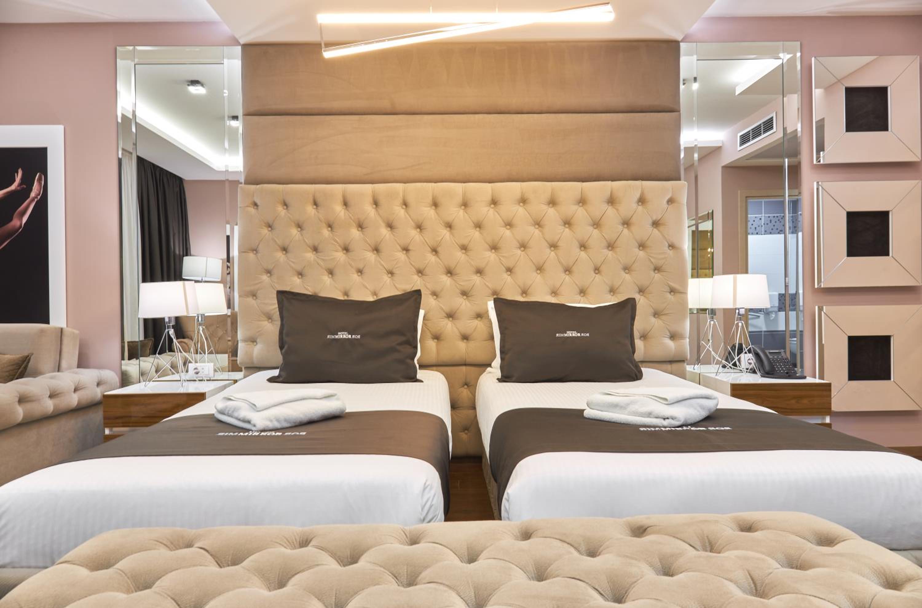Deluxe Room - Free Airport Shuttle - Photo 5