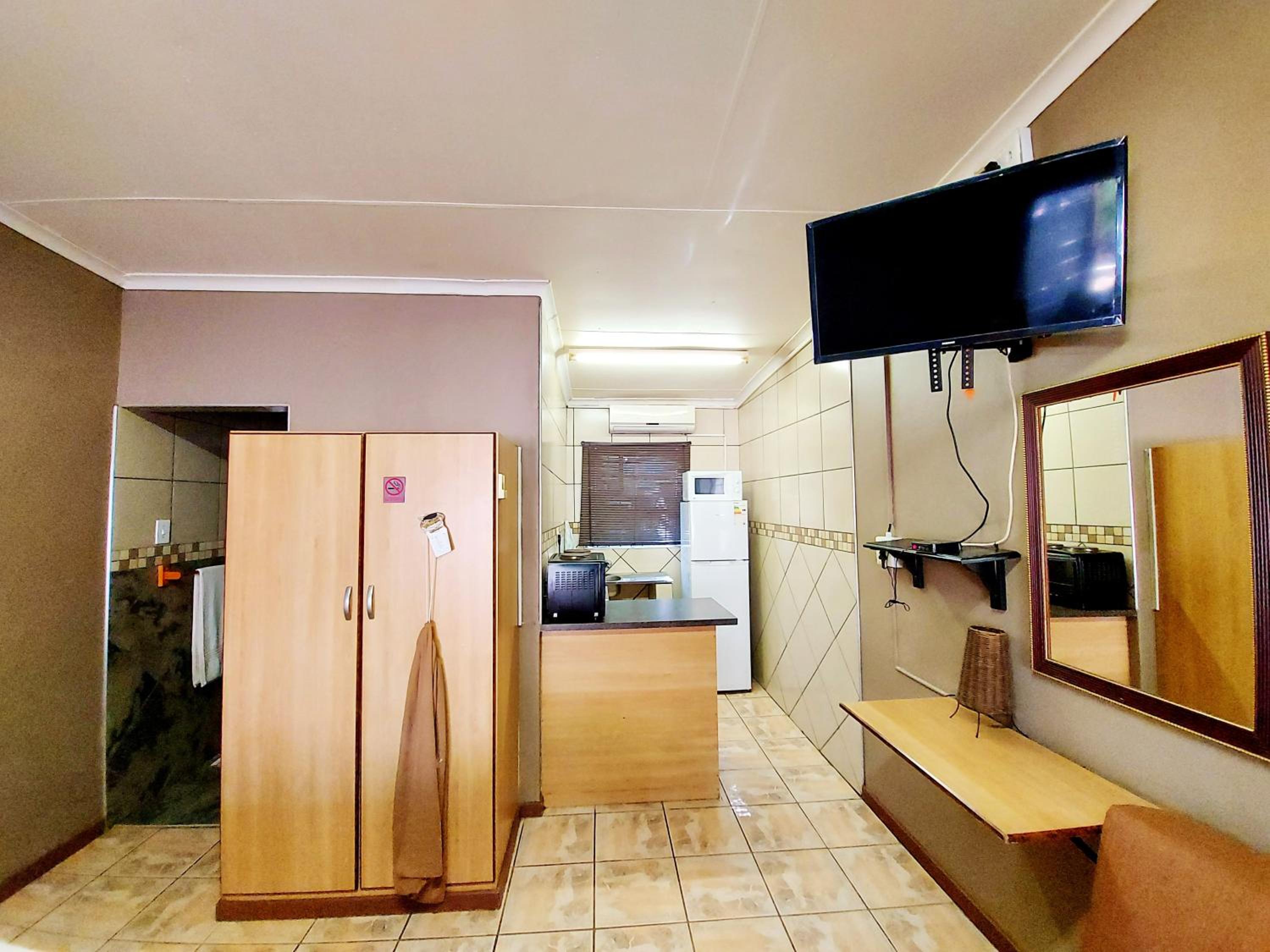 Triple Room with Private Bathroom - Photo 5