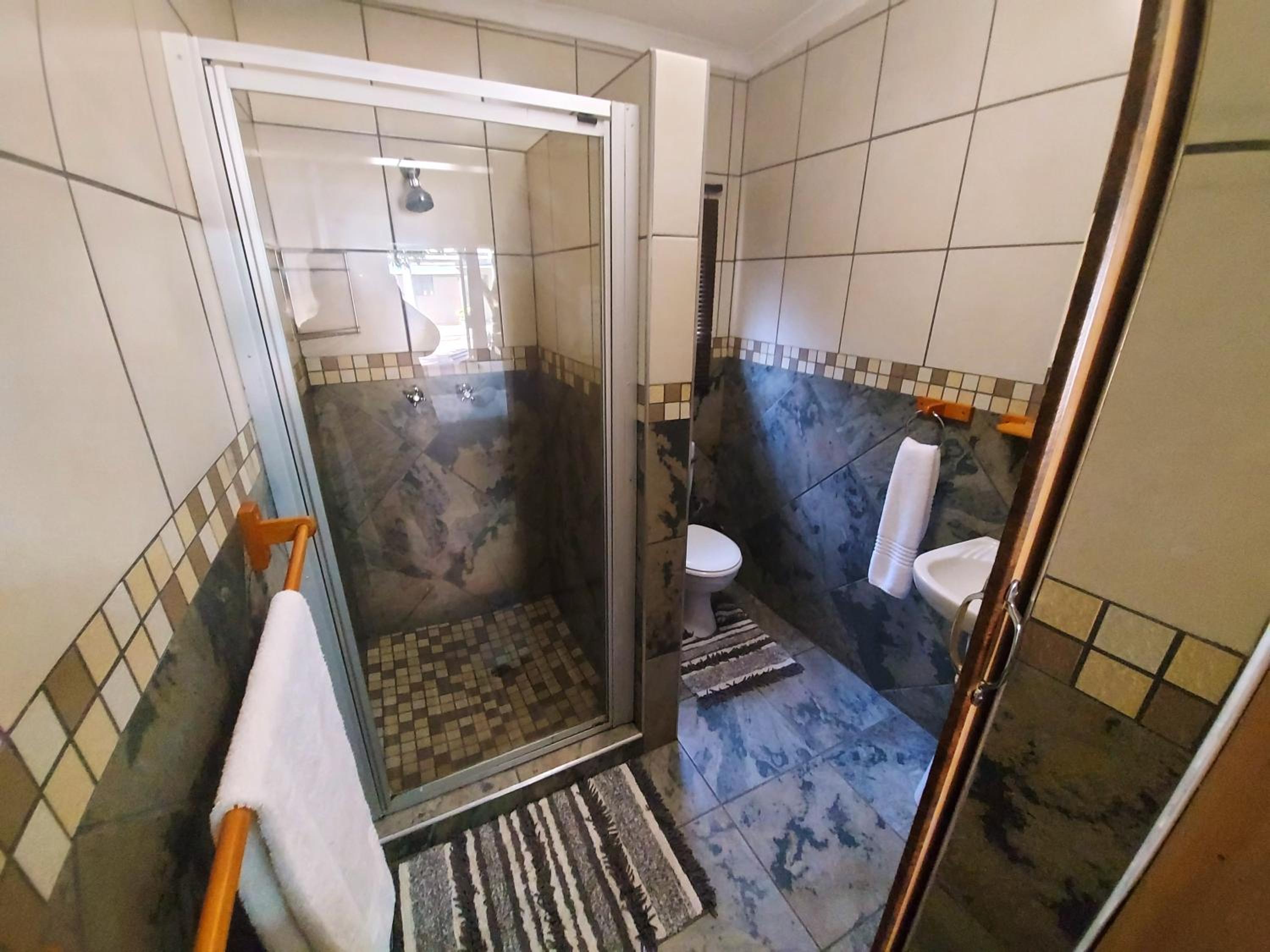 Triple Room with Private Bathroom - Photo 4