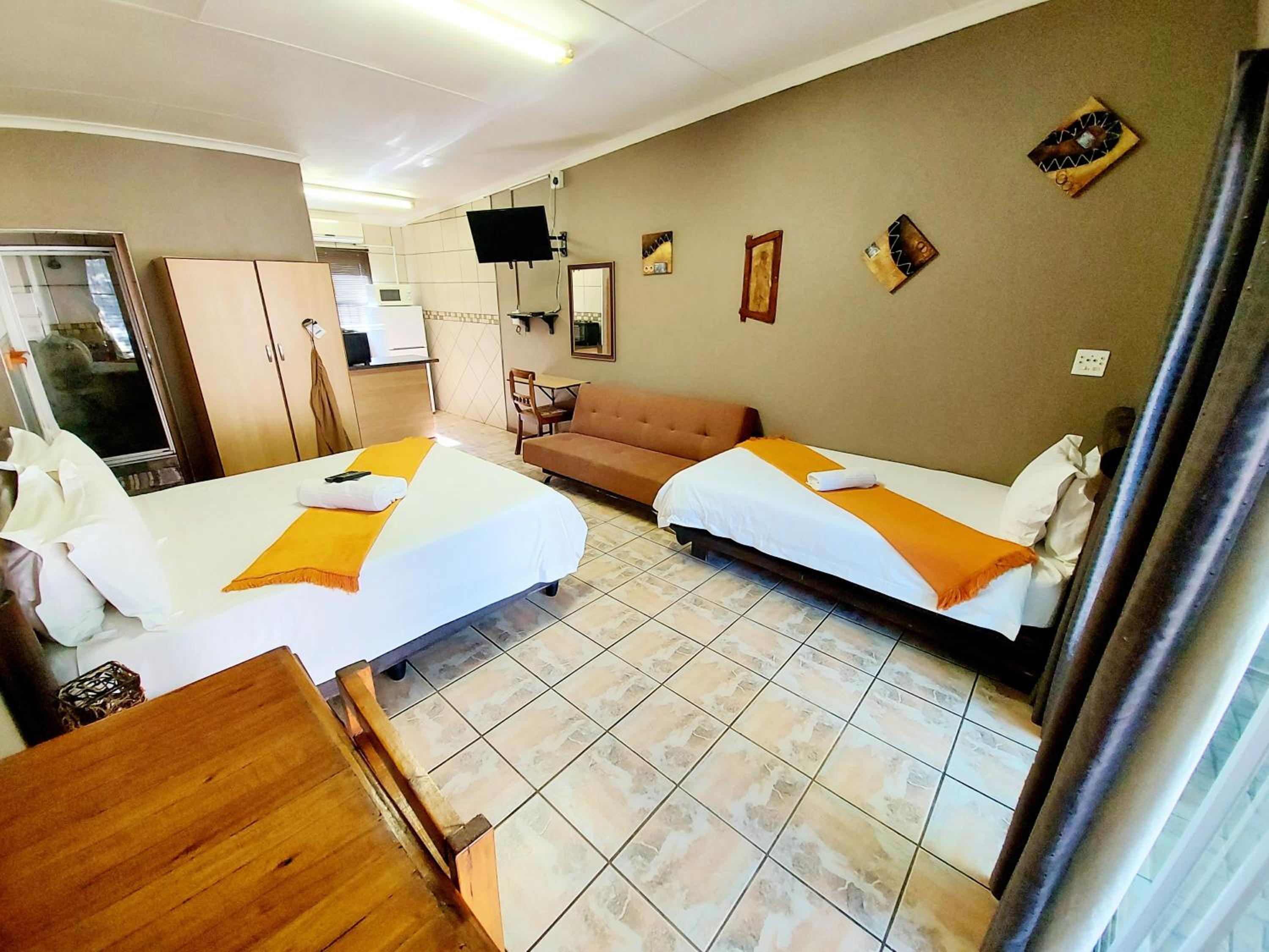 Triple Room with Private Bathroom - Photo 1