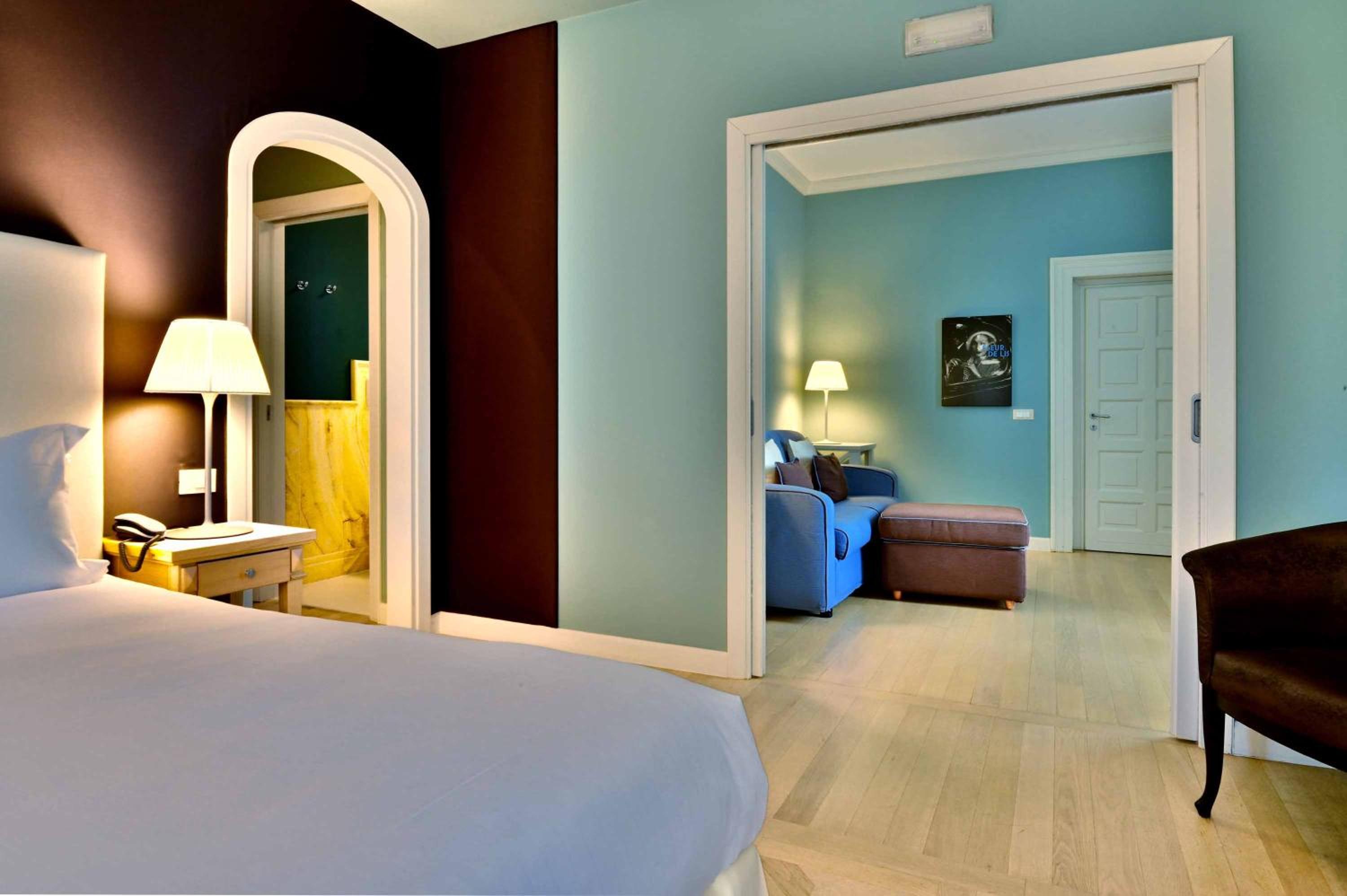 Suite - Photo 9