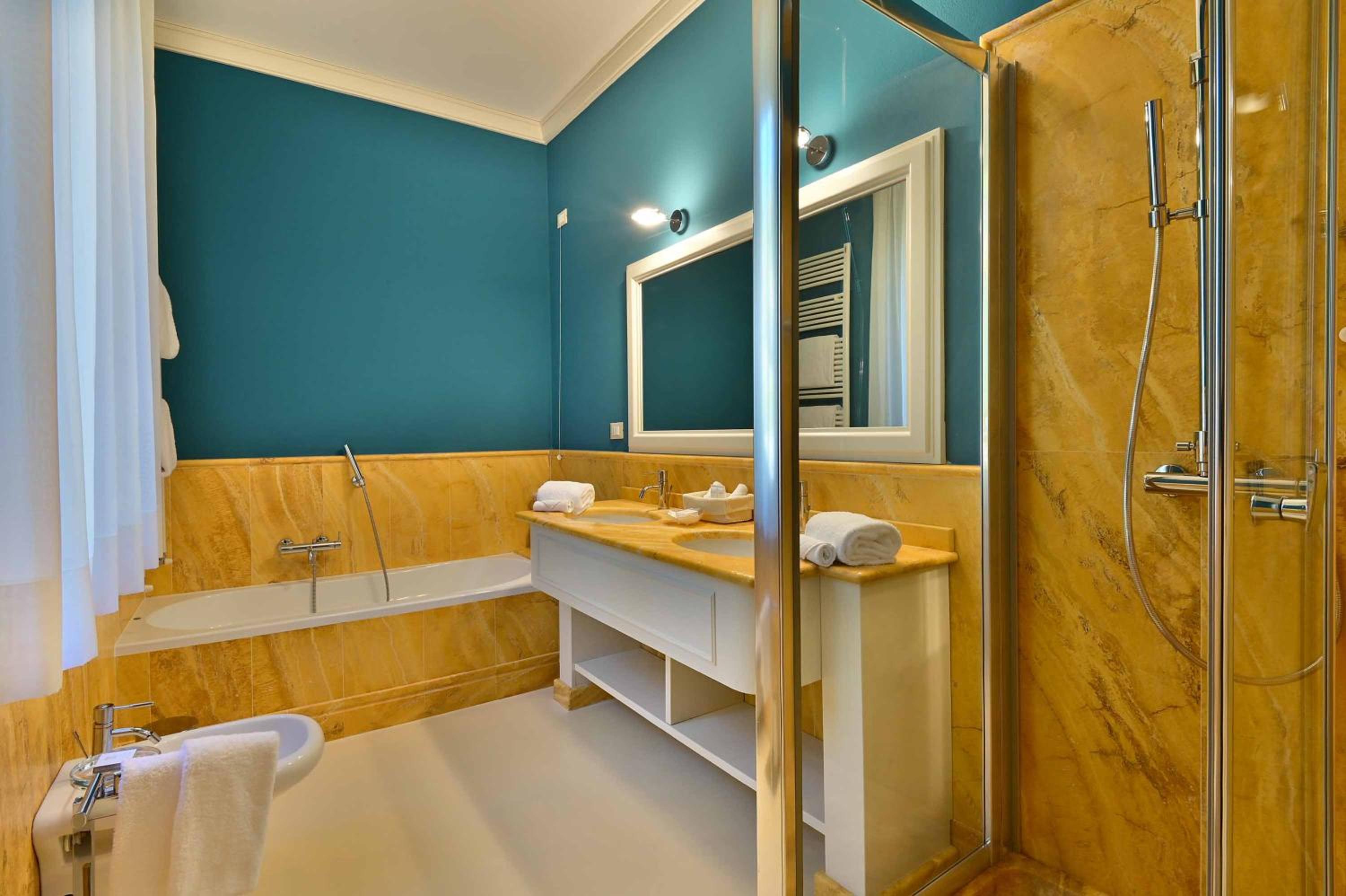 Suite - Photo 7