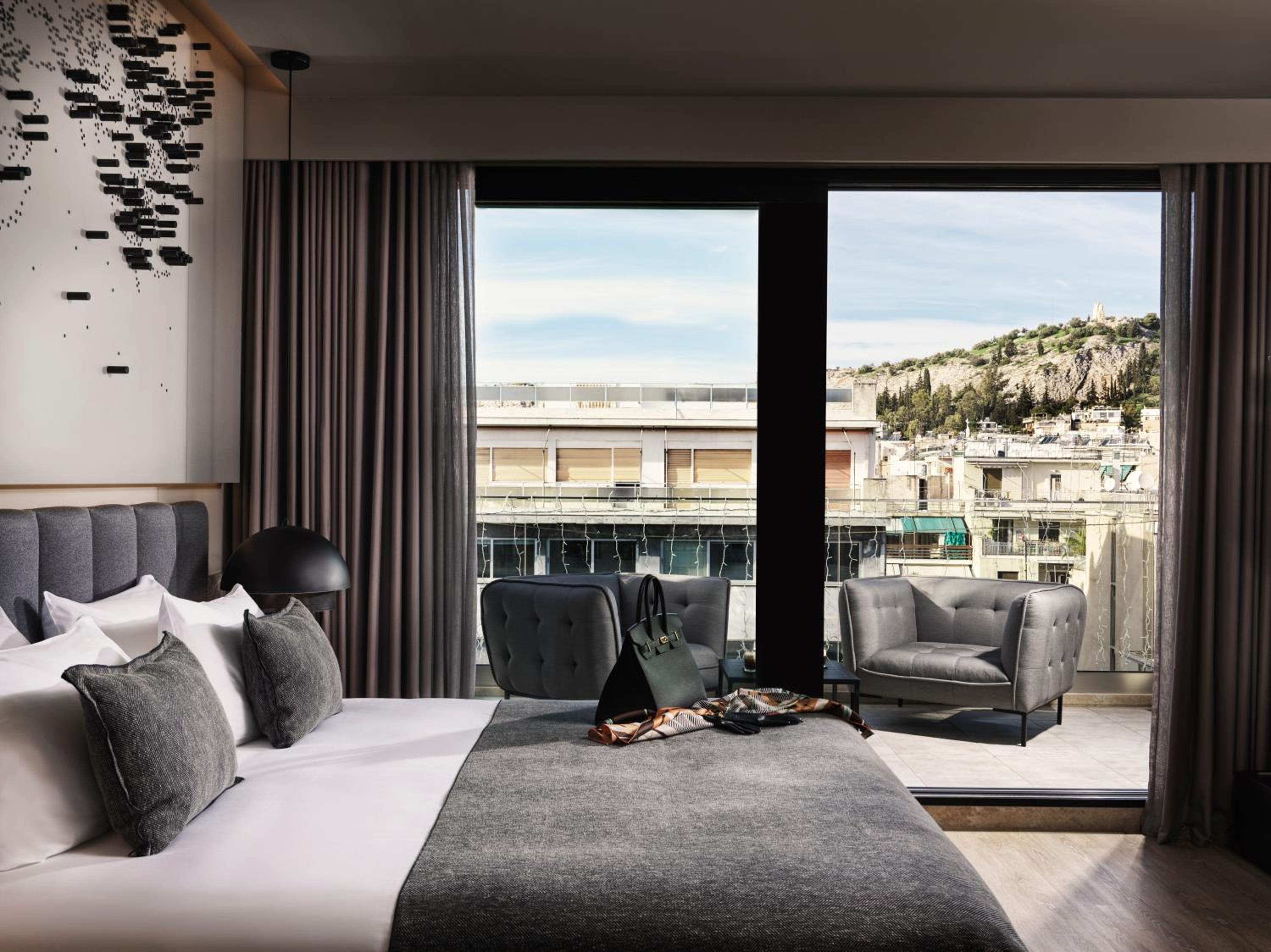 Heritage Hill Suite with balcony and Acropolis View photo 2
