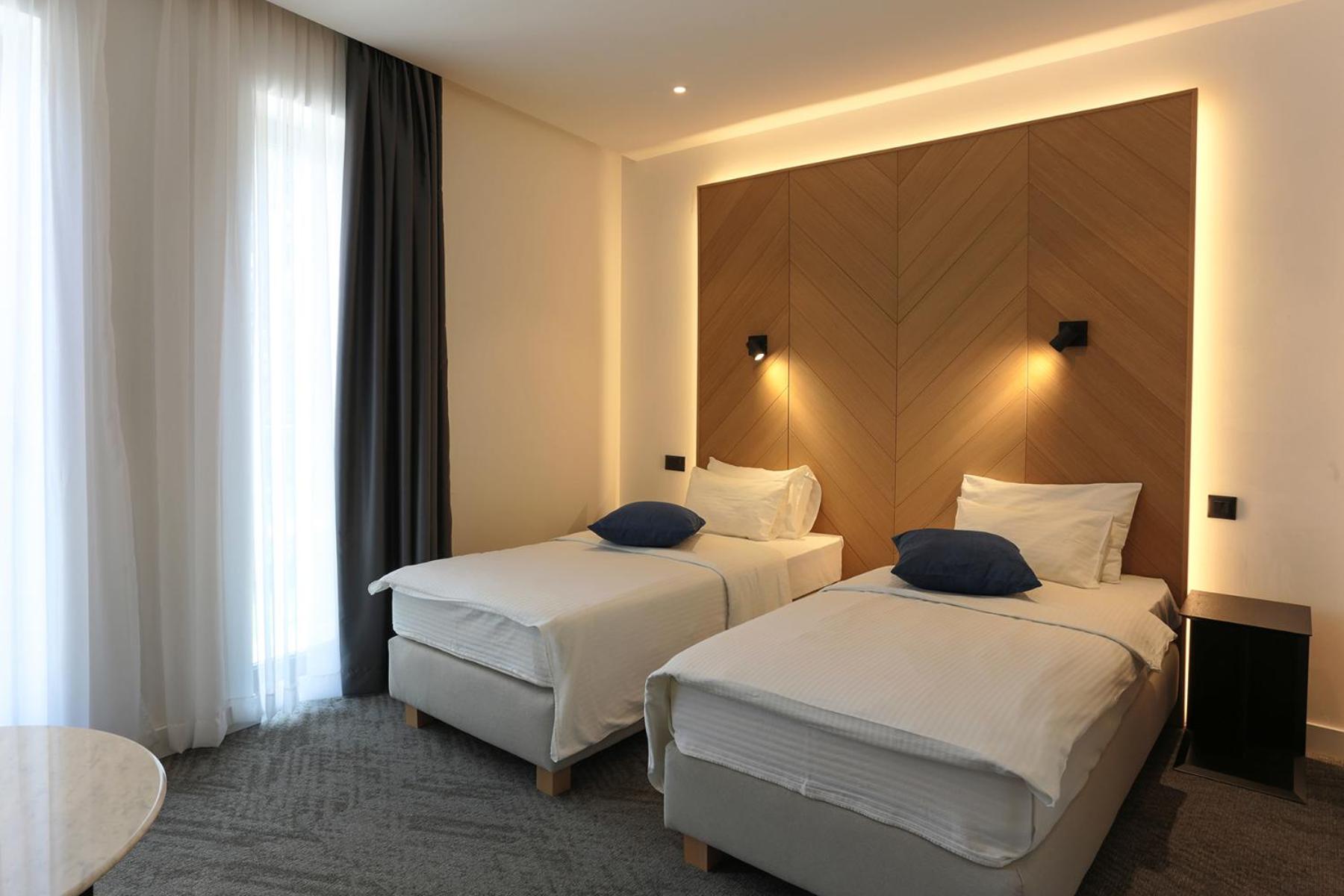 Double or Twin Room with Balcony - Photo 7