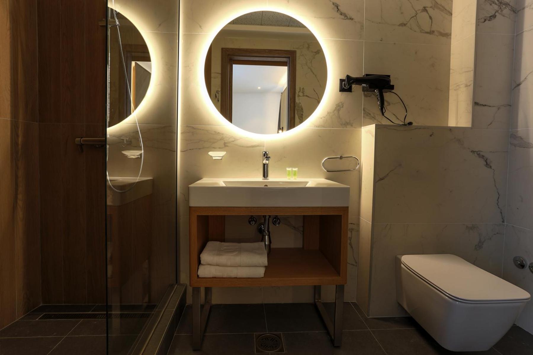 Double or Twin Room with Balcony - Photo 1
