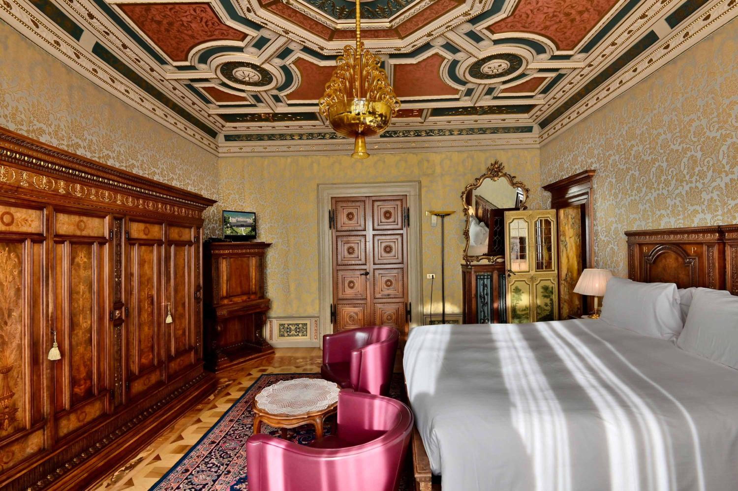 Triple Suite - Photo 12