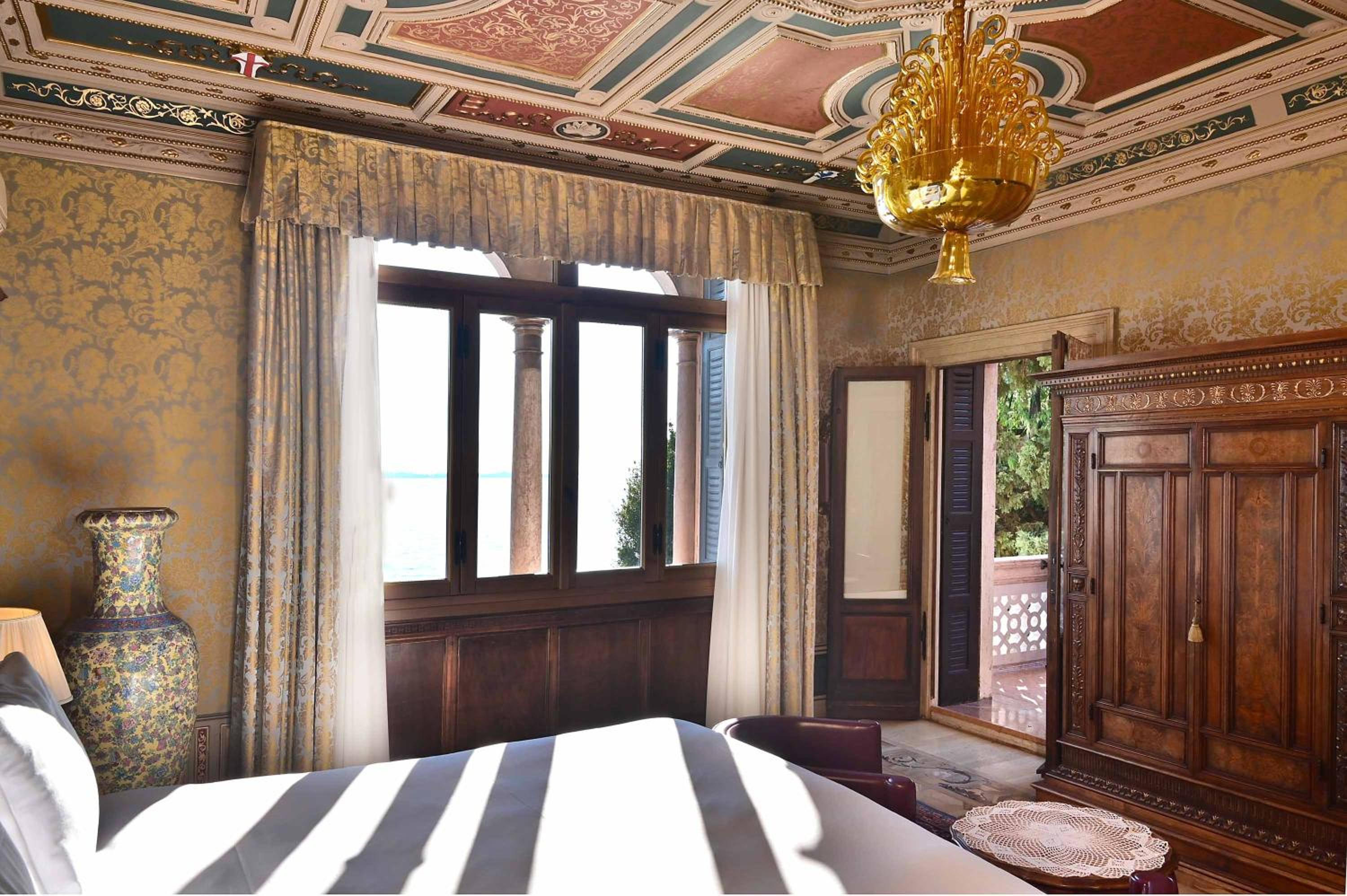 Triple Suite - Photo 11